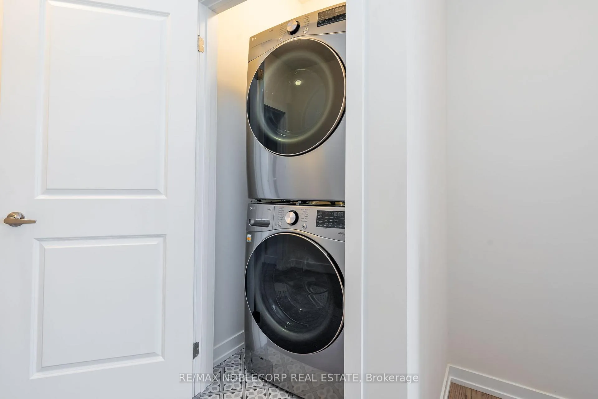 Photo 32 of 34 Singhampton Road, Vaughan, Kleinburg — HOMEH