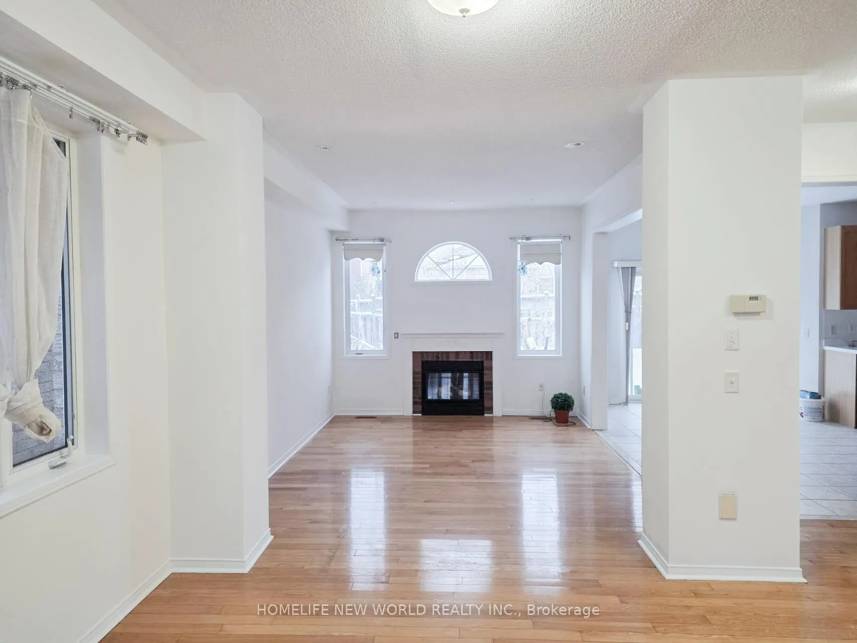 Photo 2 of 4 Belgrave Square, Markham, Berczy — HOMEH