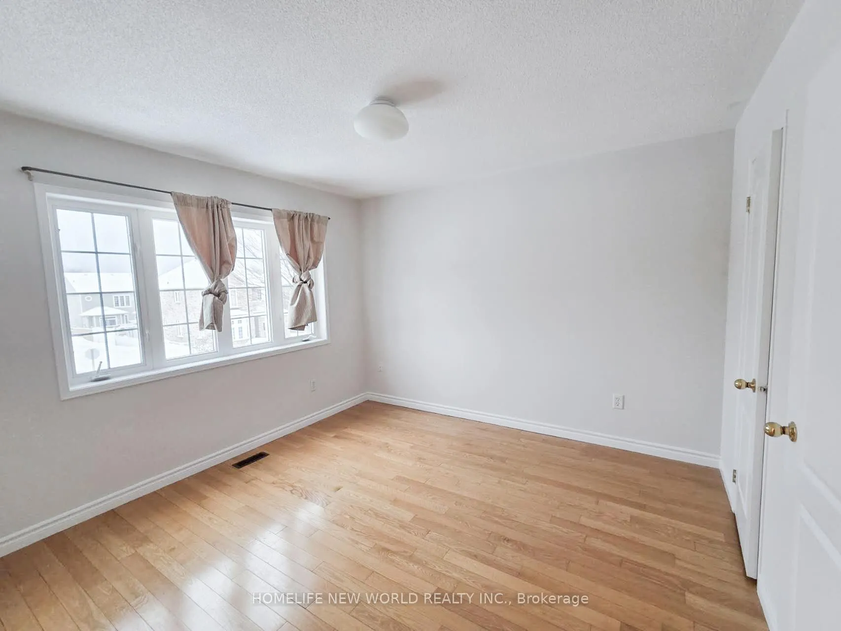 Photo 10 of 4 Belgrave Square, Markham, Berczy — HOMEH