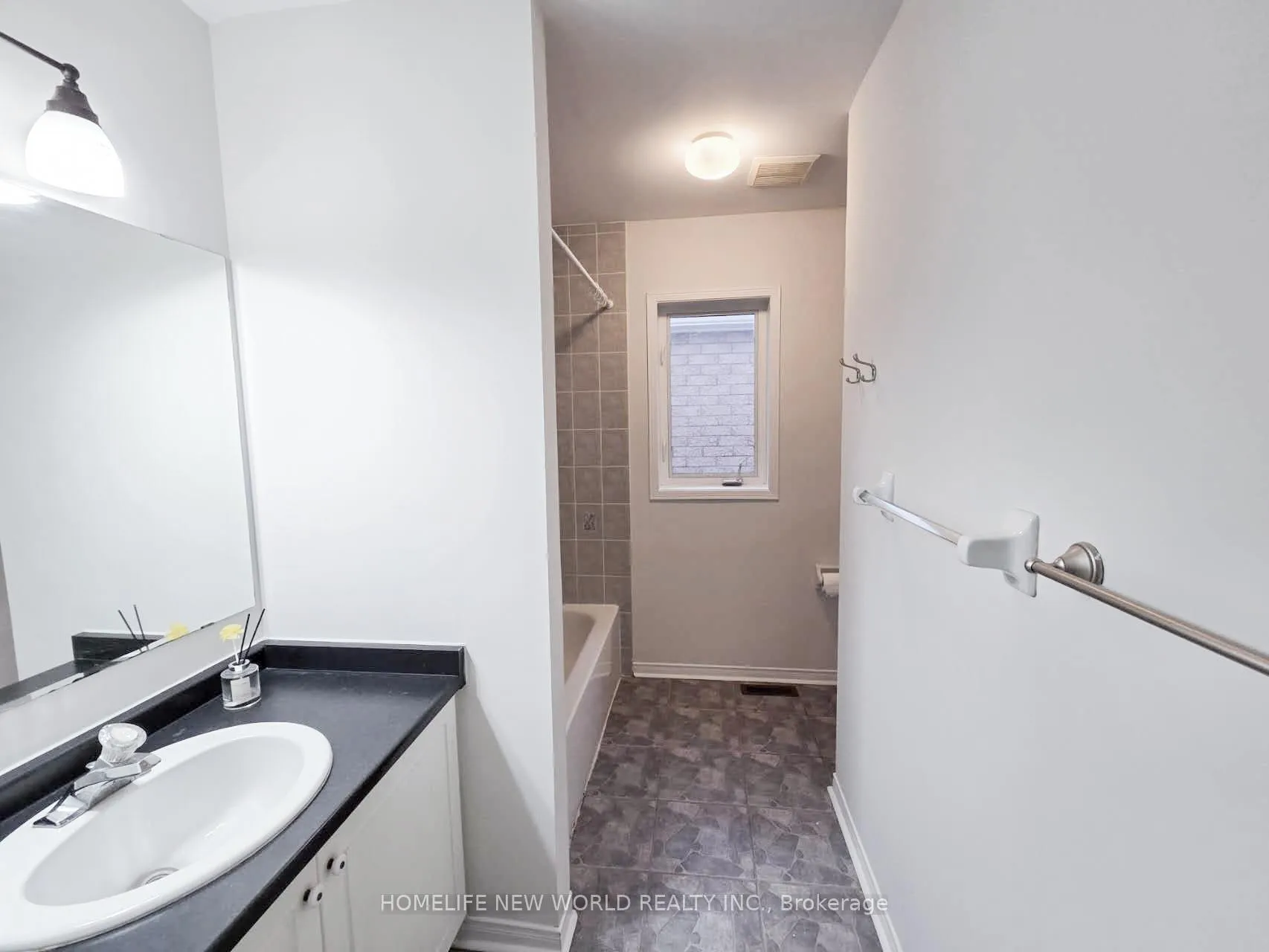 Photo 12 of 4 Belgrave Square, Markham, Berczy — HOMEH