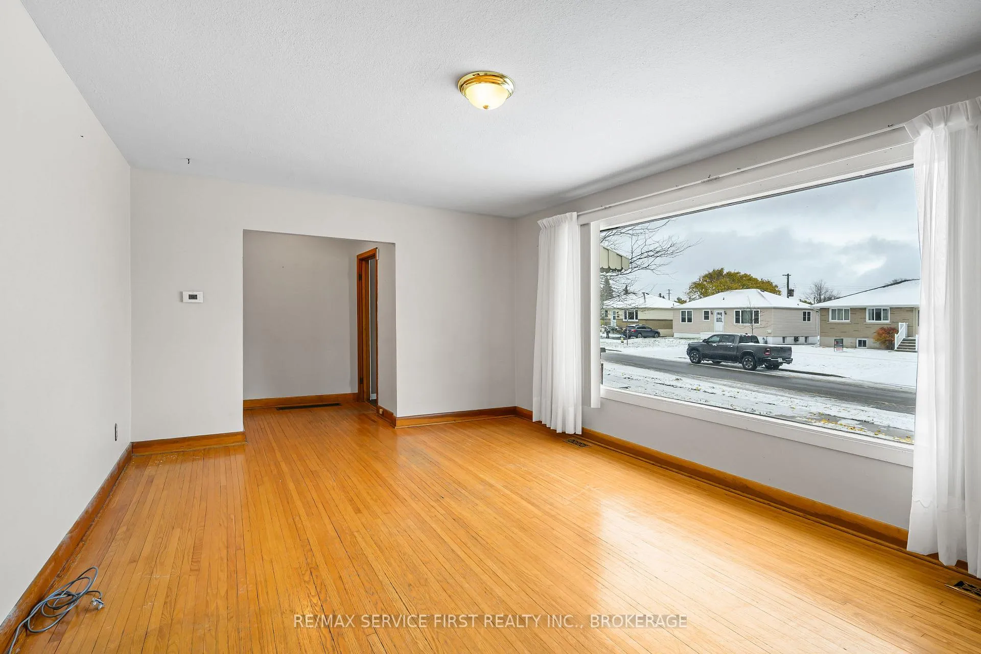 Photo 5 of 28 Brant Avenue, Kingston, East of Sir John A. Blvd — HOMEH