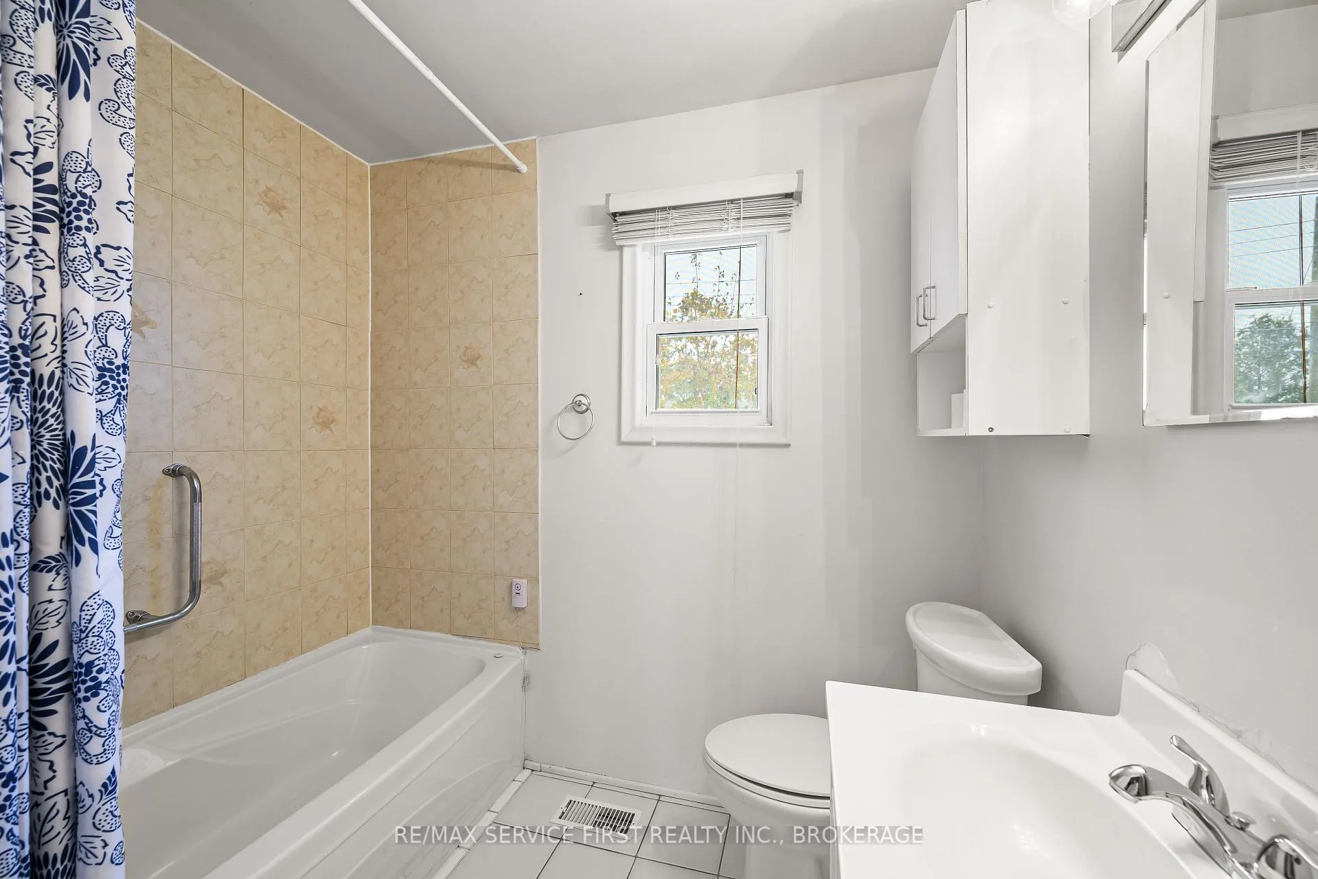Photo 14 of 28 Brant Avenue, Kingston, East of Sir John A. Blvd — HOMEH