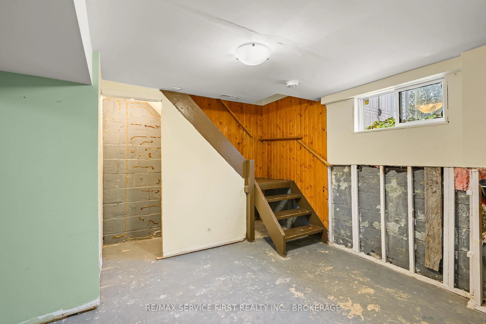 Photo 16 of 28 Brant Avenue, Kingston, East of Sir John A. Blvd — HOMEH