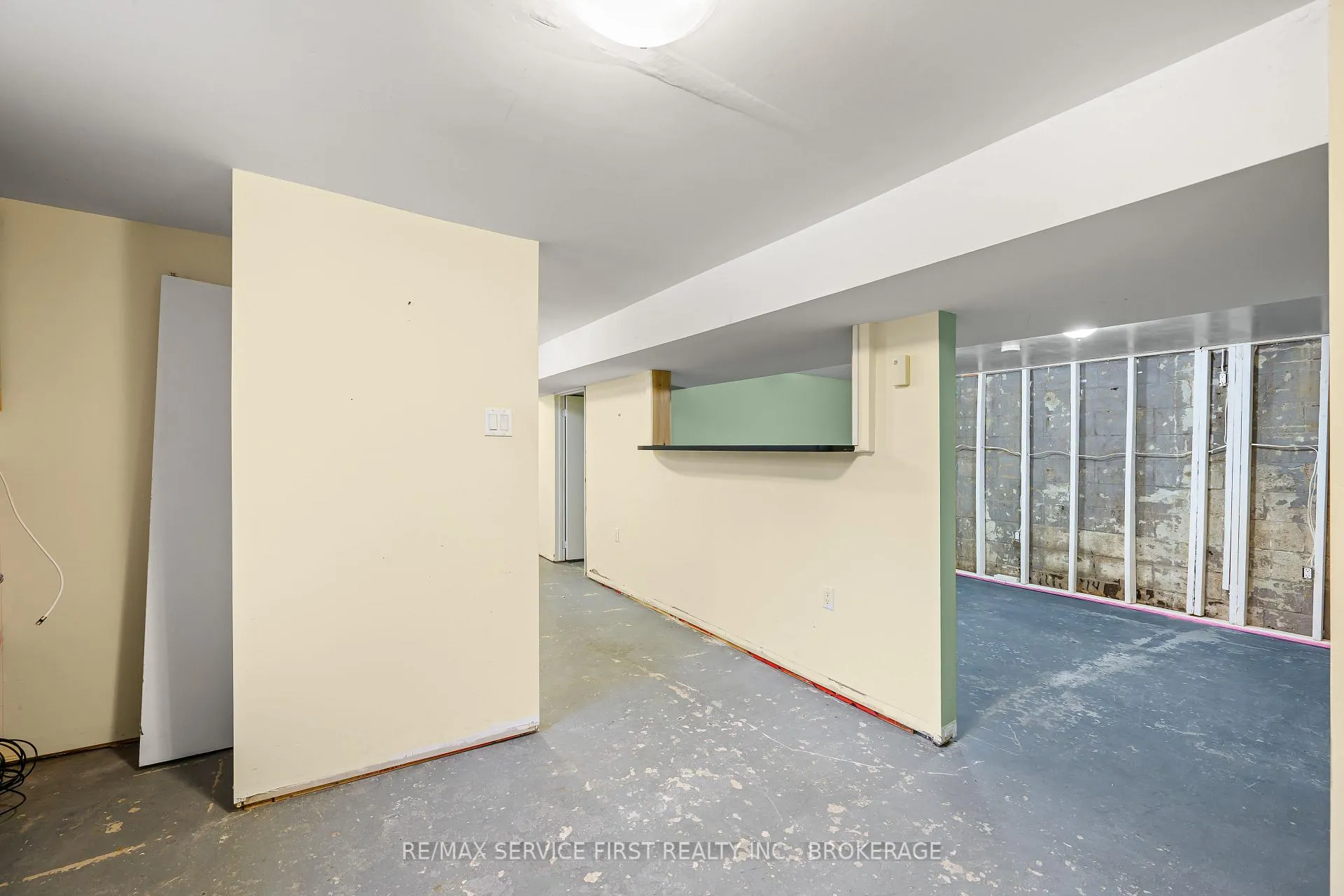 Photo 17 of 28 Brant Avenue, Kingston, East of Sir John A. Blvd — HOMEH