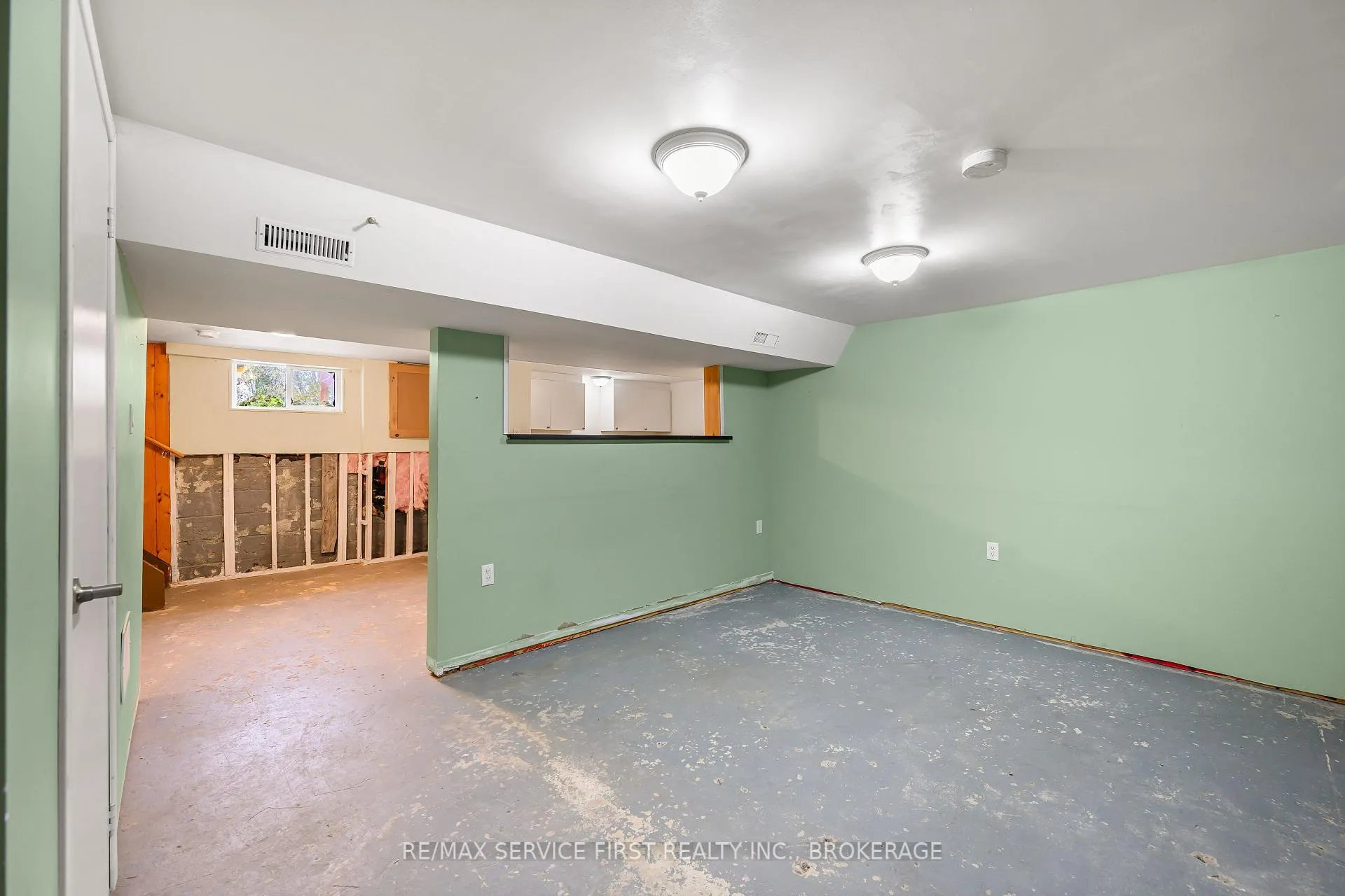 Photo 18 of 28 Brant Avenue, Kingston, East of Sir John A. Blvd — HOMEH