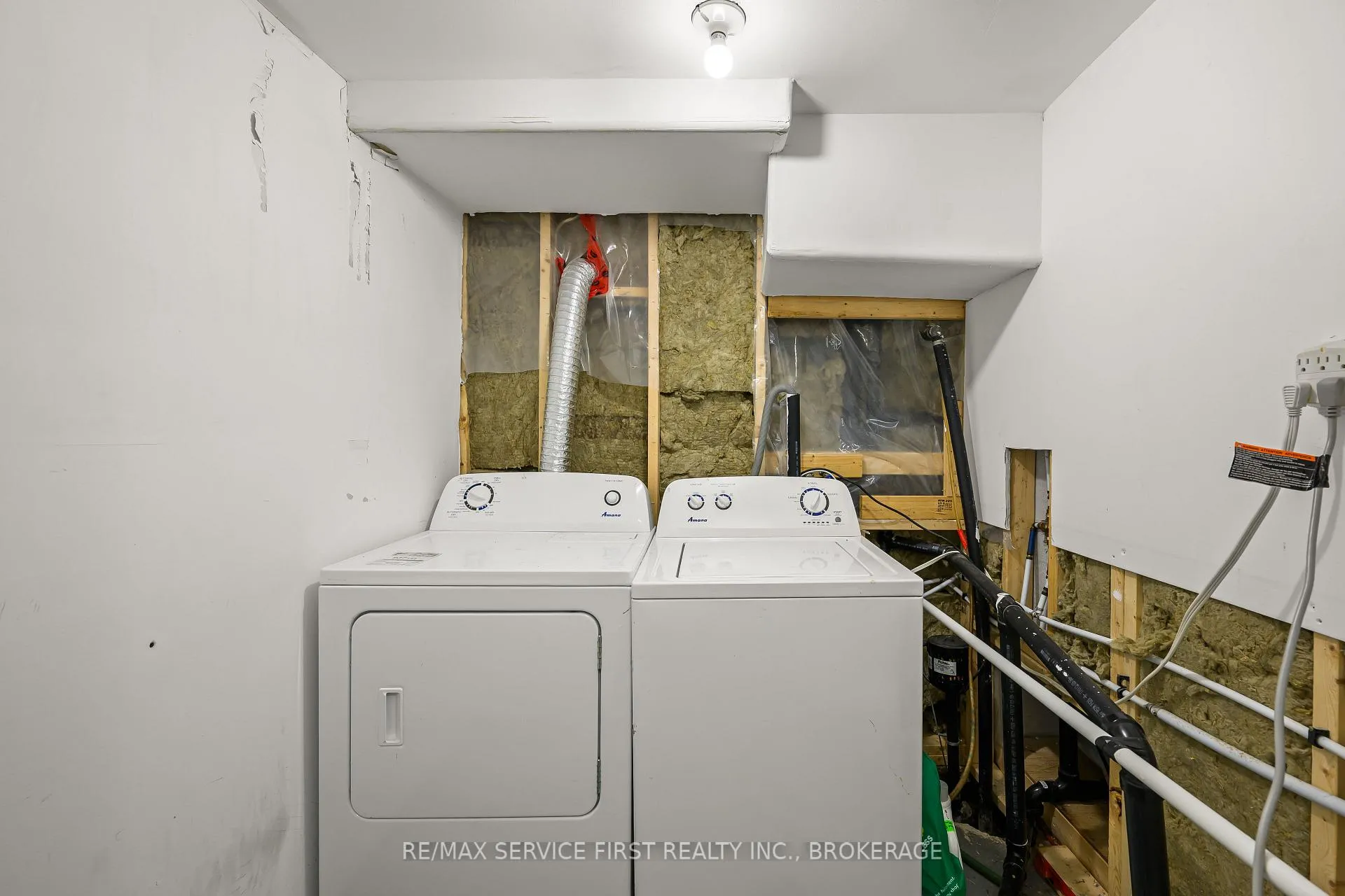 Photo 24 of 28 Brant Avenue, Kingston, East of Sir John A. Blvd — HOMEH