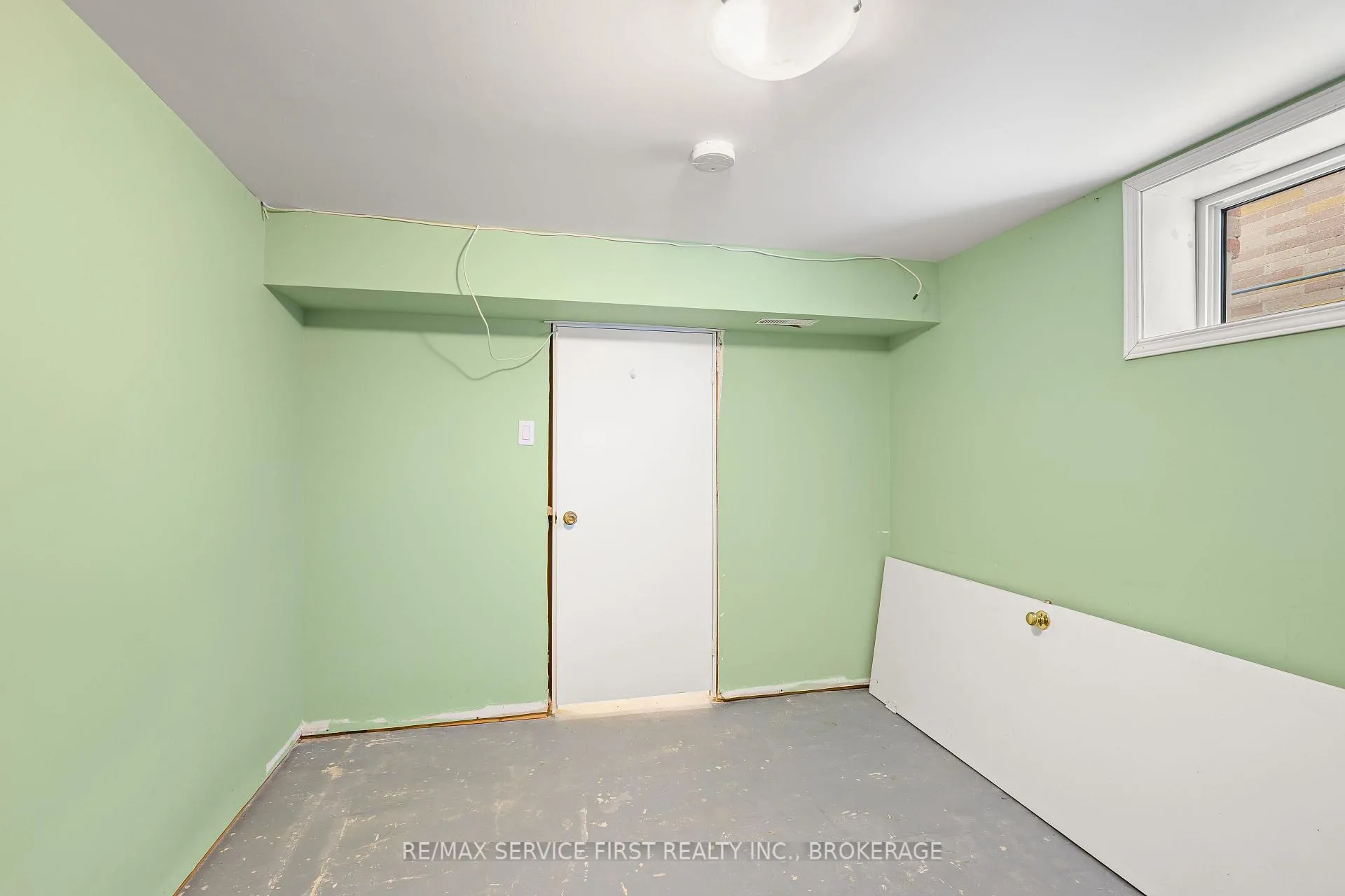 Photo 25 of 28 Brant Avenue, Kingston, East of Sir John A. Blvd — HOMEH