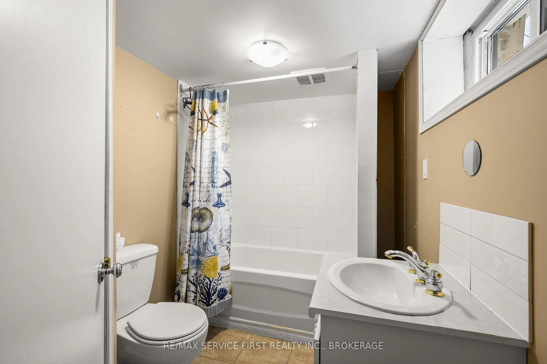 Photo 26 of 28 Brant Avenue, Kingston, East of Sir John A. Blvd — HOMEH