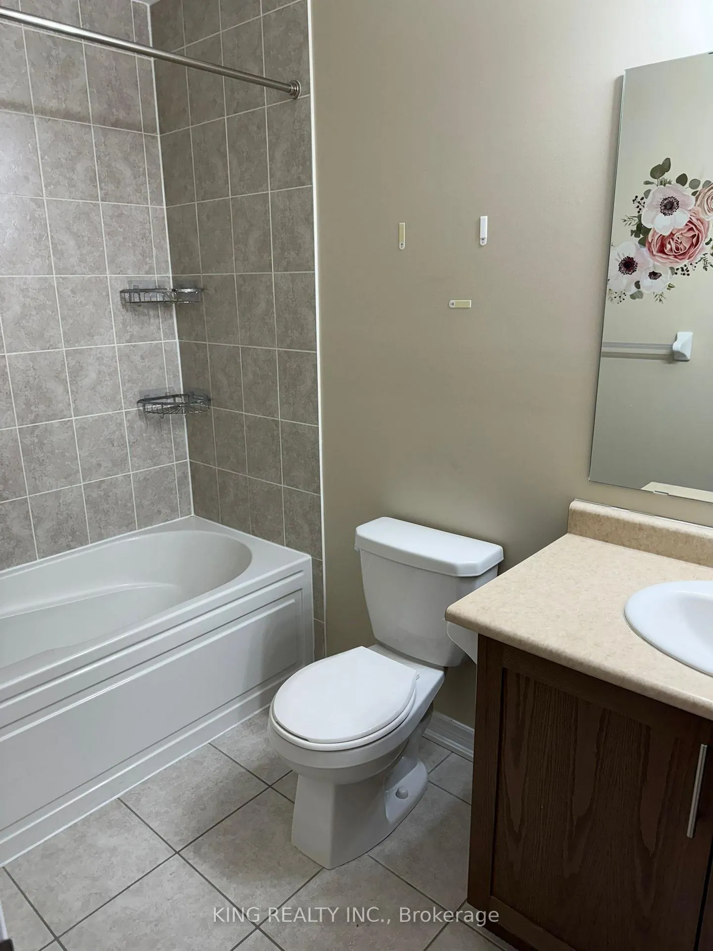 Photo 15 of 8 Waterstone Way, Whitby, Williamsburg — HOMEH