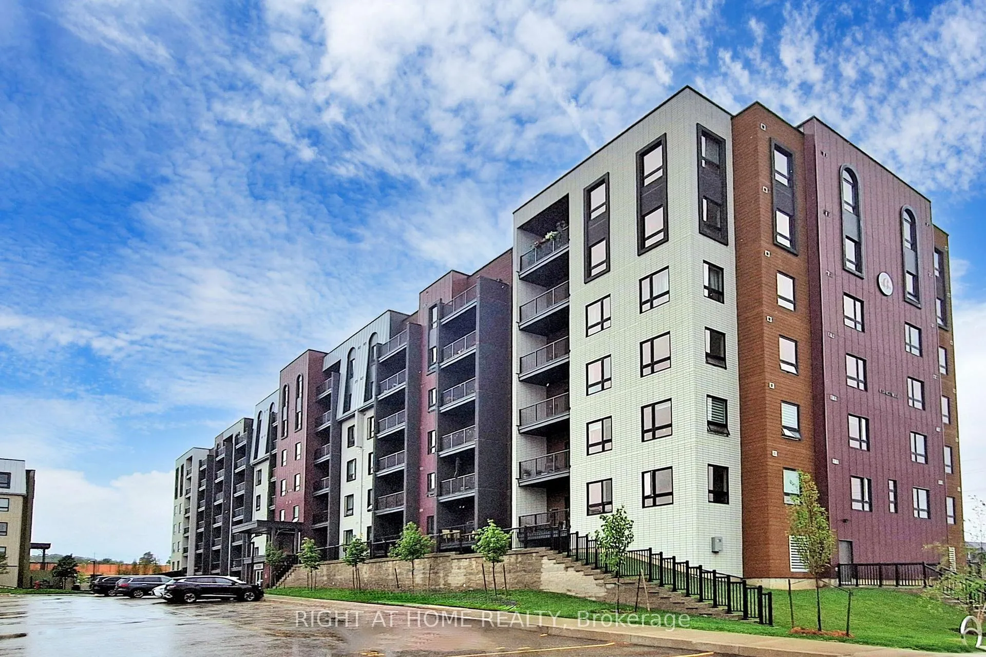 Photo 1 of Unit #208, 4 Spice Way, Barrie, Rural Barrie Southeast — HOMEH