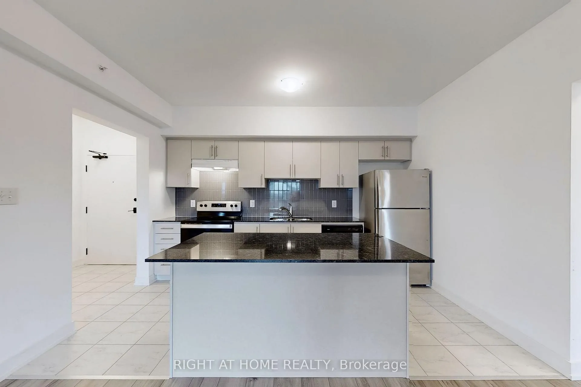 Photo 5 of Unit #208, 4 Spice Way, Barrie, Rural Barrie Southeast — HOMEH