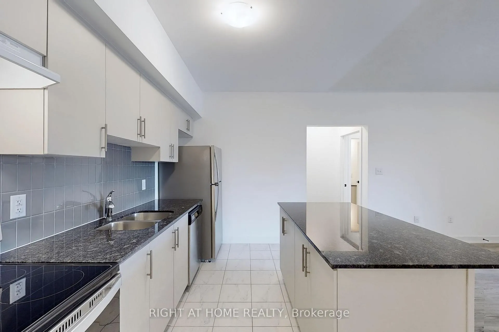 Photo 7 of Unit #208, 4 Spice Way, Barrie, Rural Barrie Southeast — HOMEH