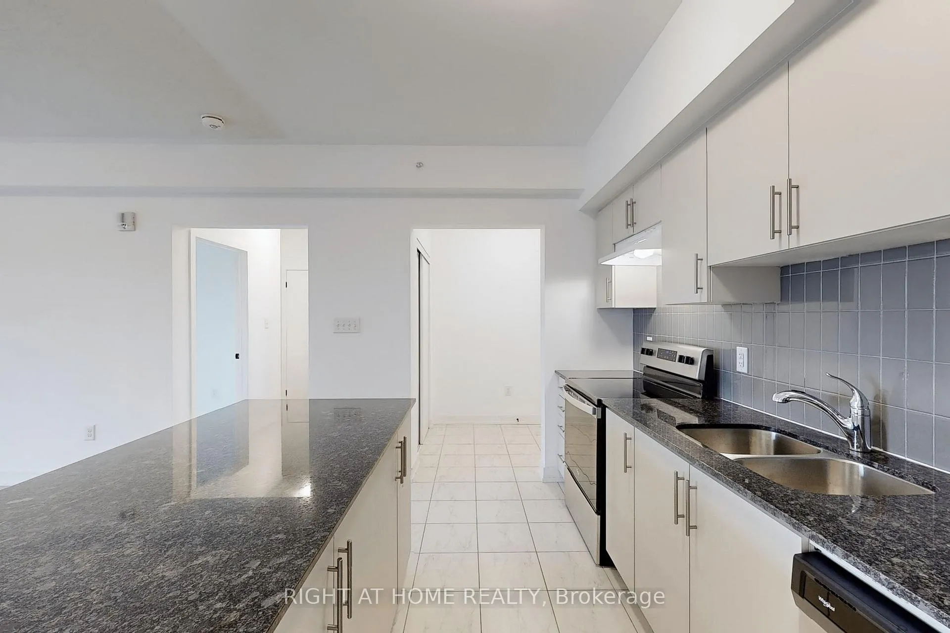 Photo 8 of Unit #208, 4 Spice Way, Barrie, Rural Barrie Southeast — HOMEH