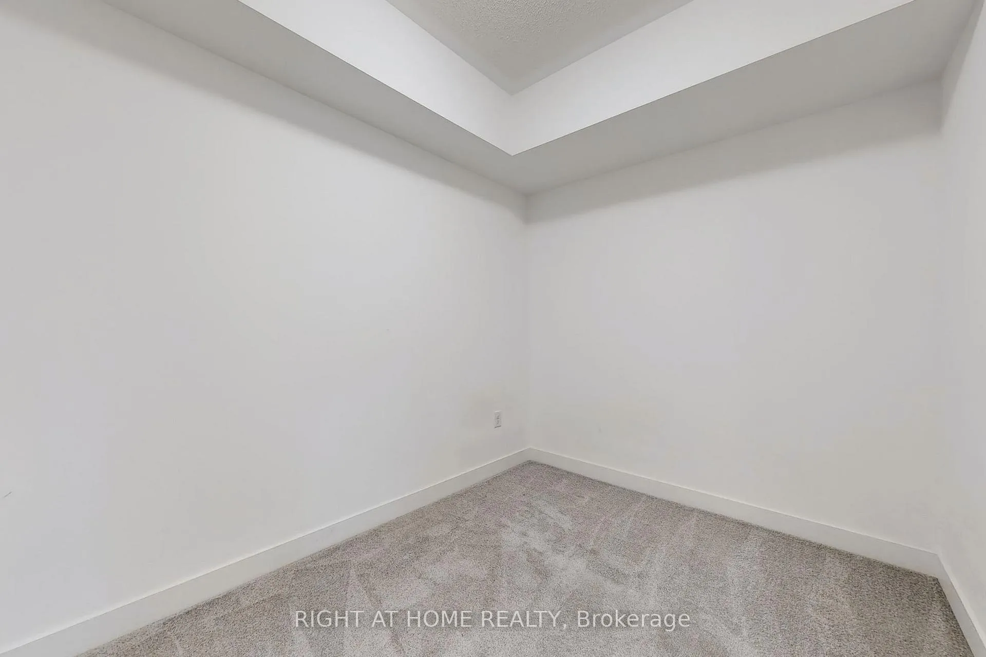 Photo 16 of Unit #208, 4 Spice Way, Barrie, Rural Barrie Southeast — HOMEH