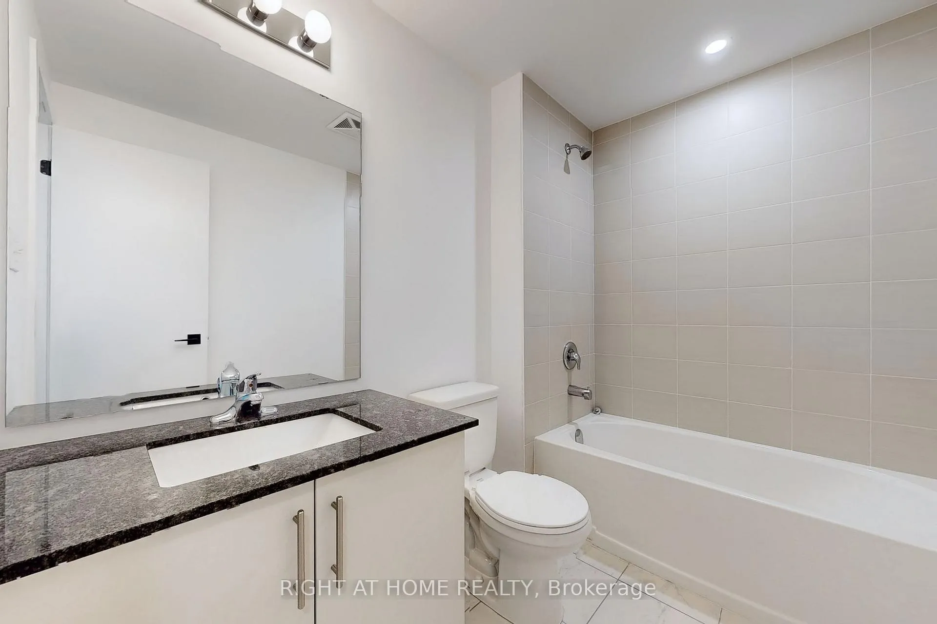 Photo 18 of Unit #208, 4 Spice Way, Barrie, Rural Barrie Southeast — HOMEH