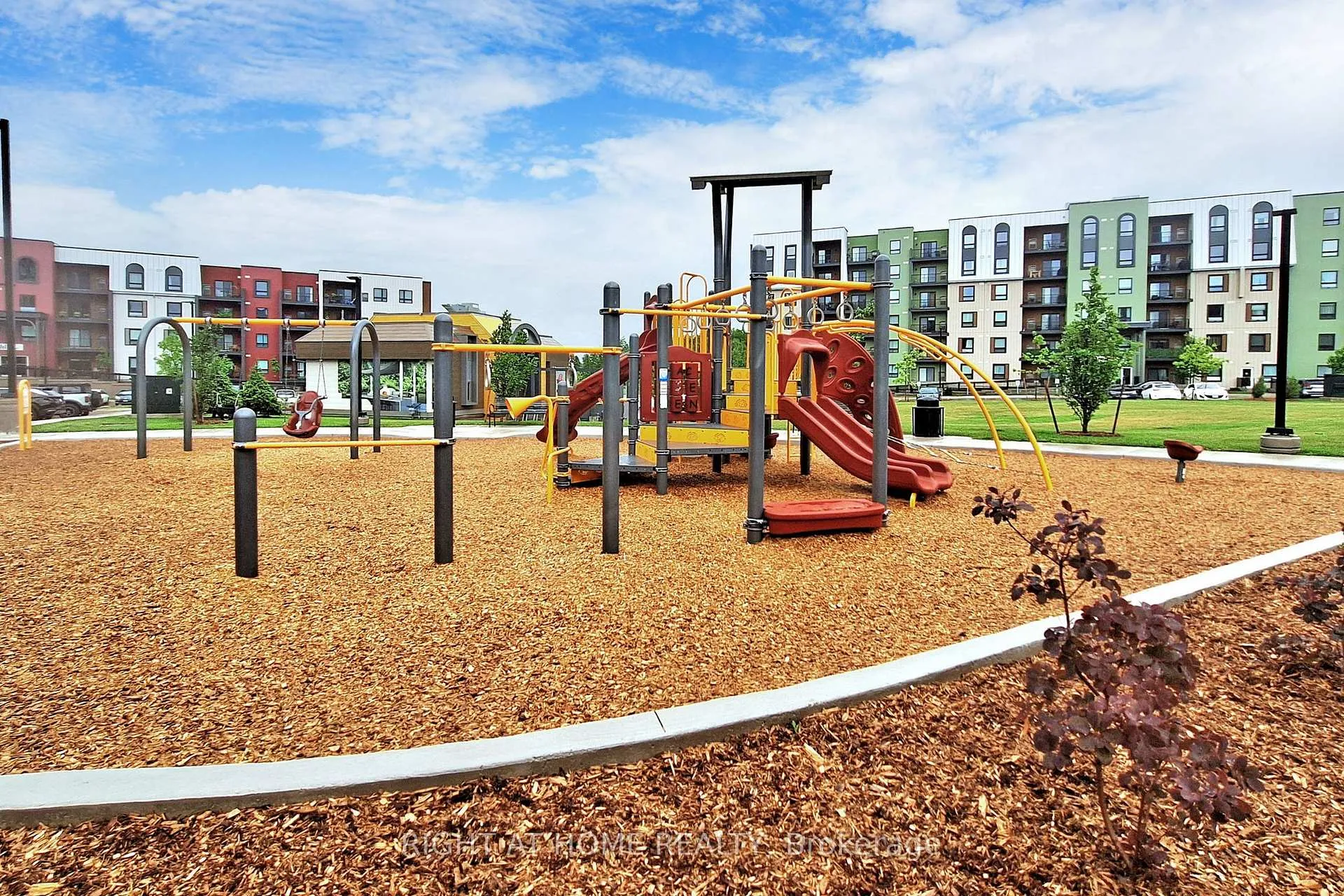Photo 25 of Unit #208, 4 Spice Way, Barrie, Rural Barrie Southeast — HOMEH