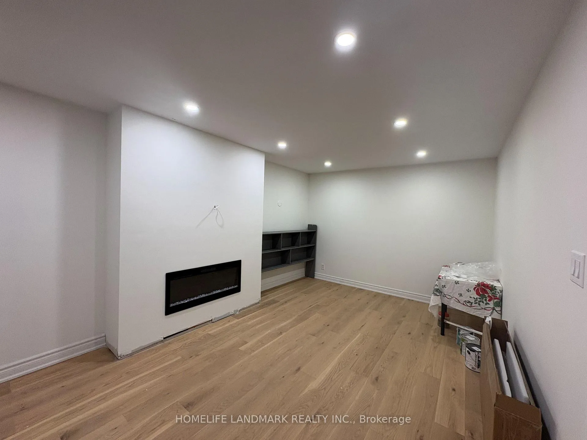 Photo 2 of 16 Redcastle Crescent, Georgina, Keswick South — HOMEH