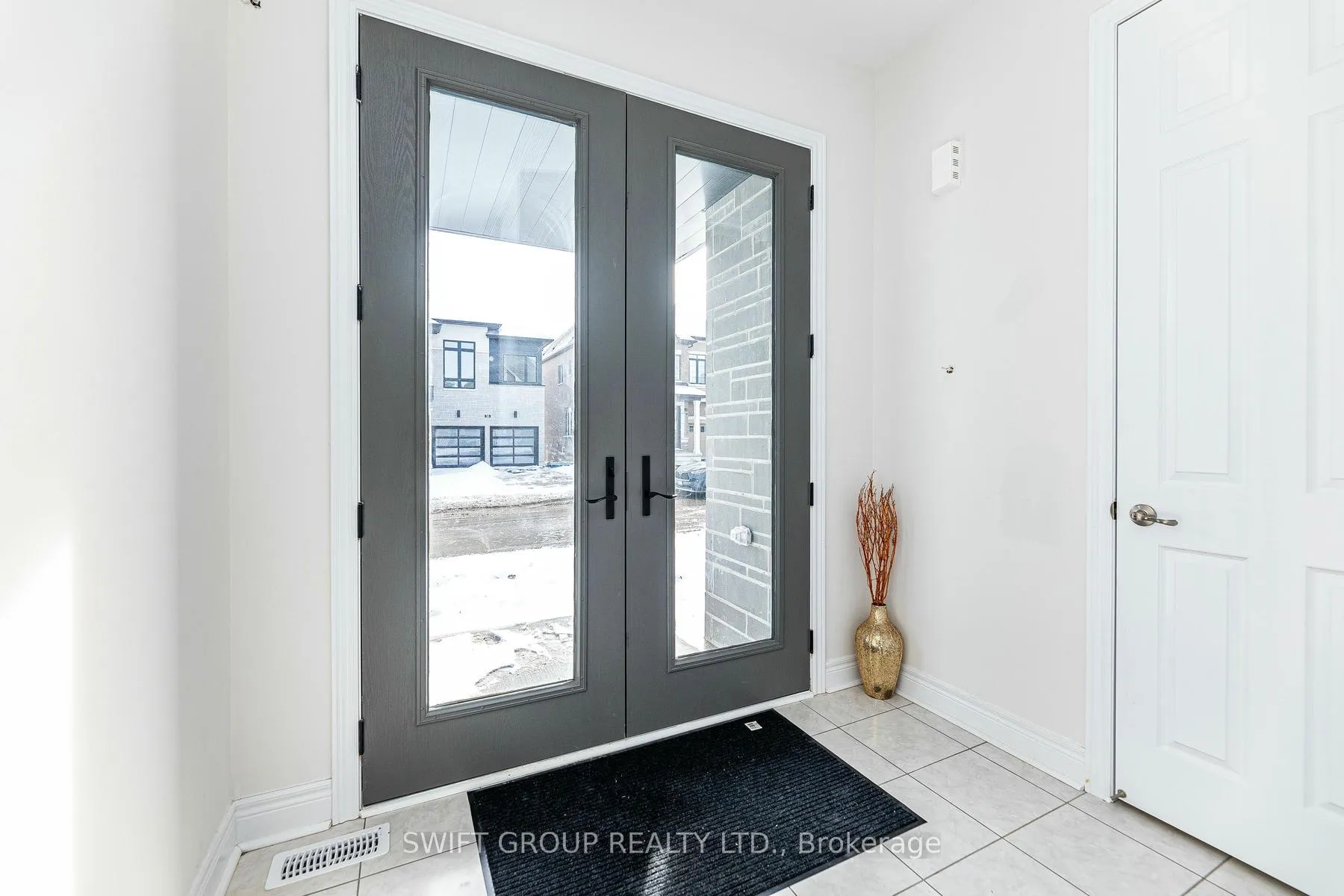 Photo 4 of 27 Keyworth Crescent, Brampton, Sandringham-Wellington North — HOMEH
