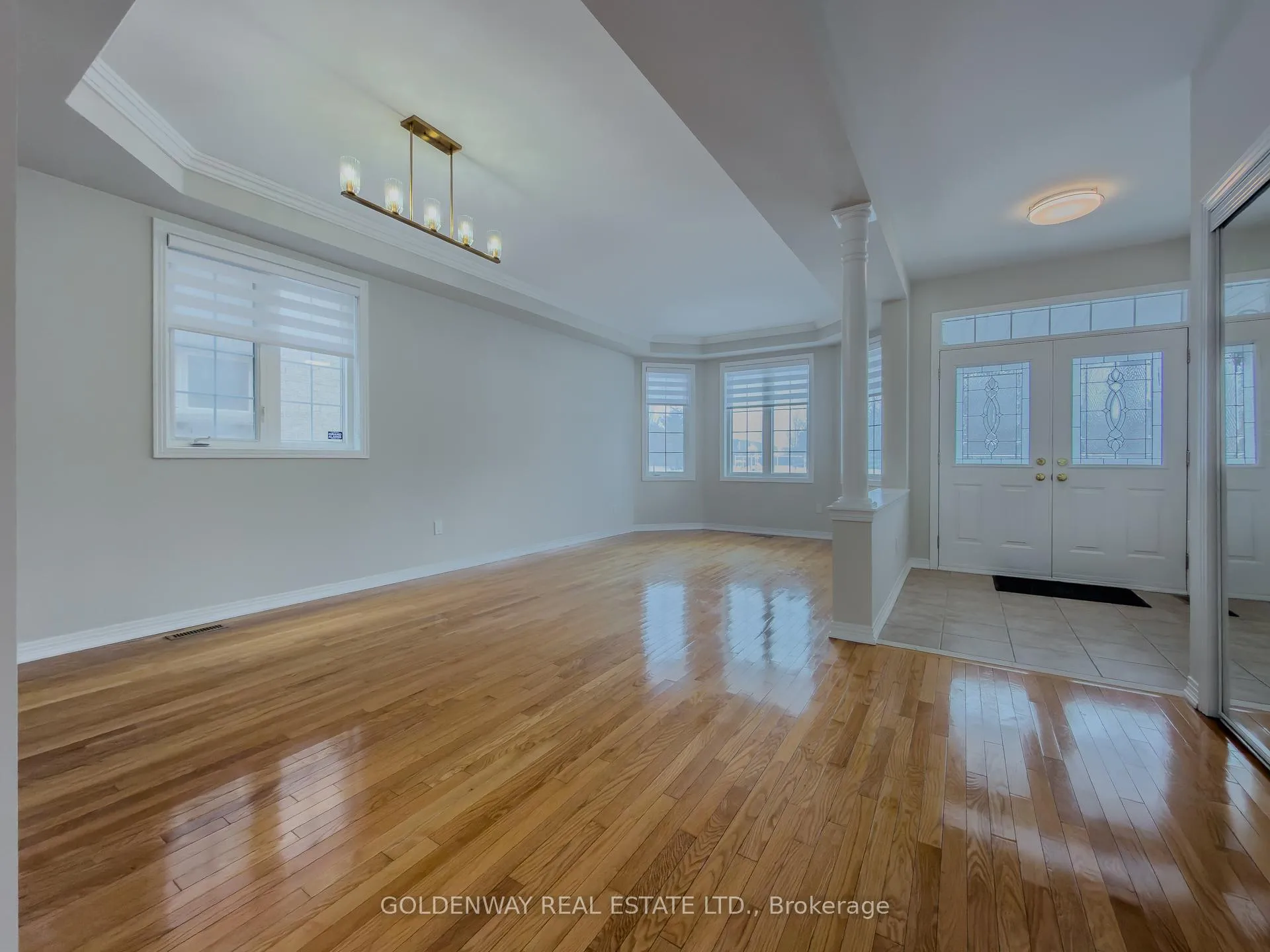 Photo 2 of 33 Nichols Boulevard, Markham, Cachet — HOMEH