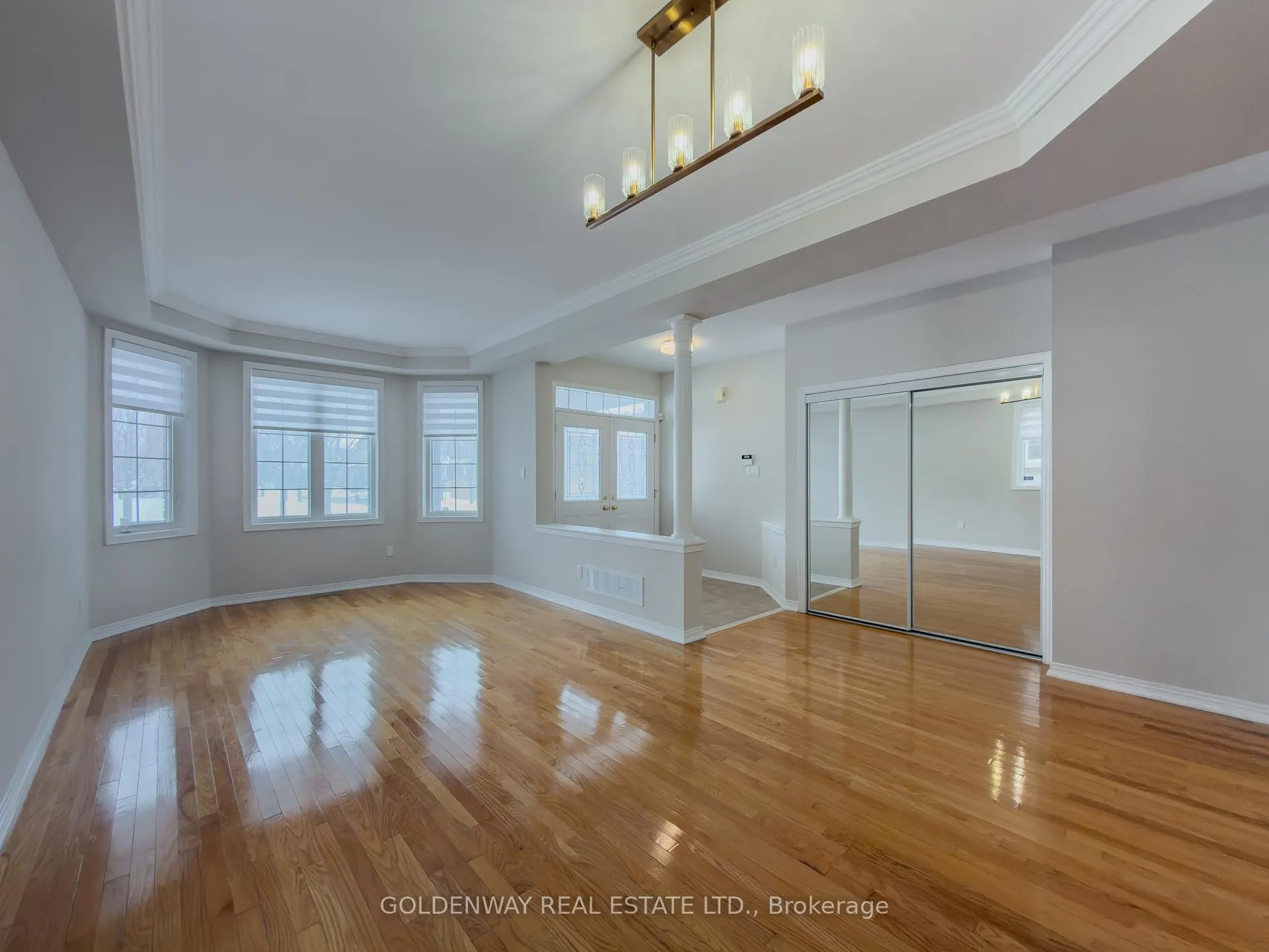 Photo 3 of 33 Nichols Boulevard, Markham, Cachet — HOMEH