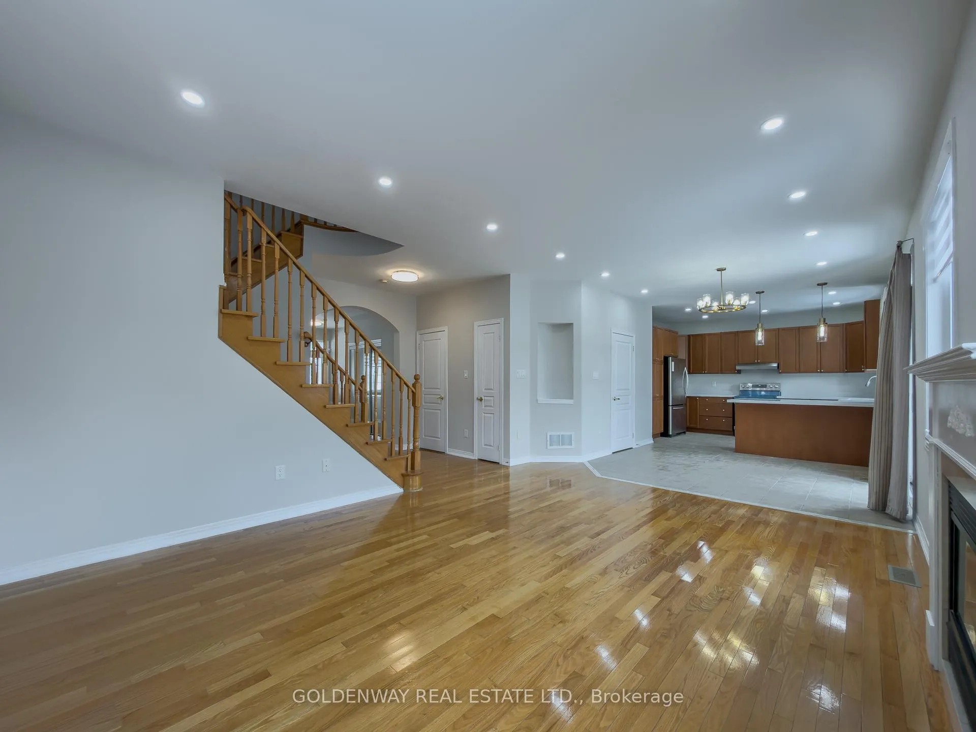 Photo 8 of 33 Nichols Boulevard, Markham, Cachet — HOMEH