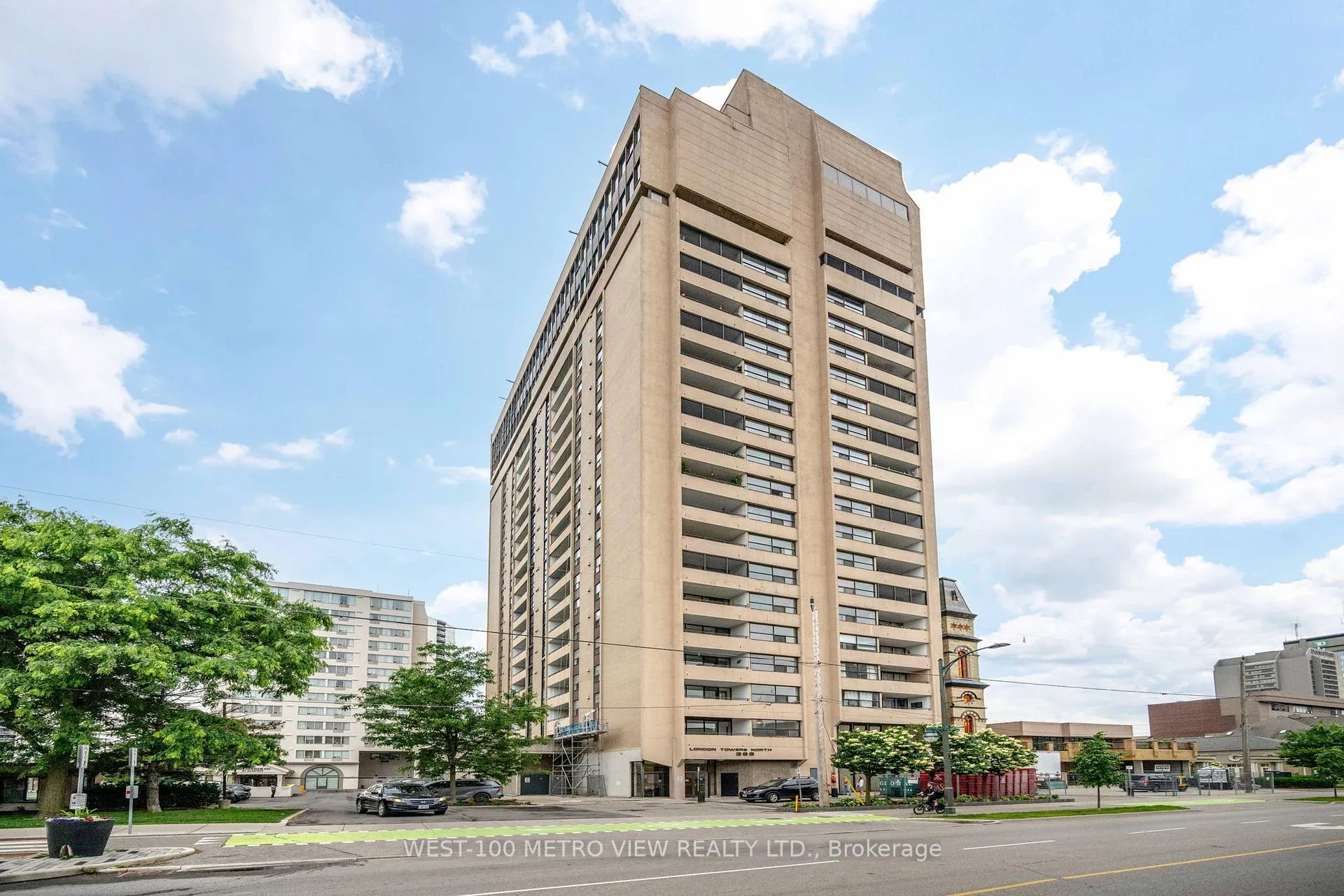 Front of Unit 1602, 389 Dundas Street