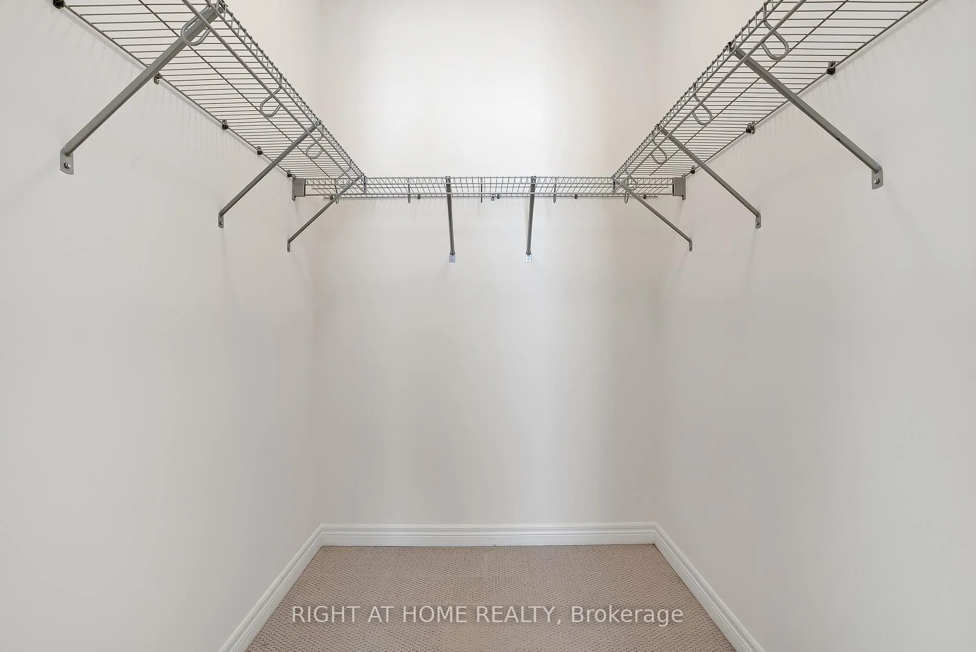 Photo 25 of 19 Robarts Drive, Hamilton, Ancaster — HOMEH