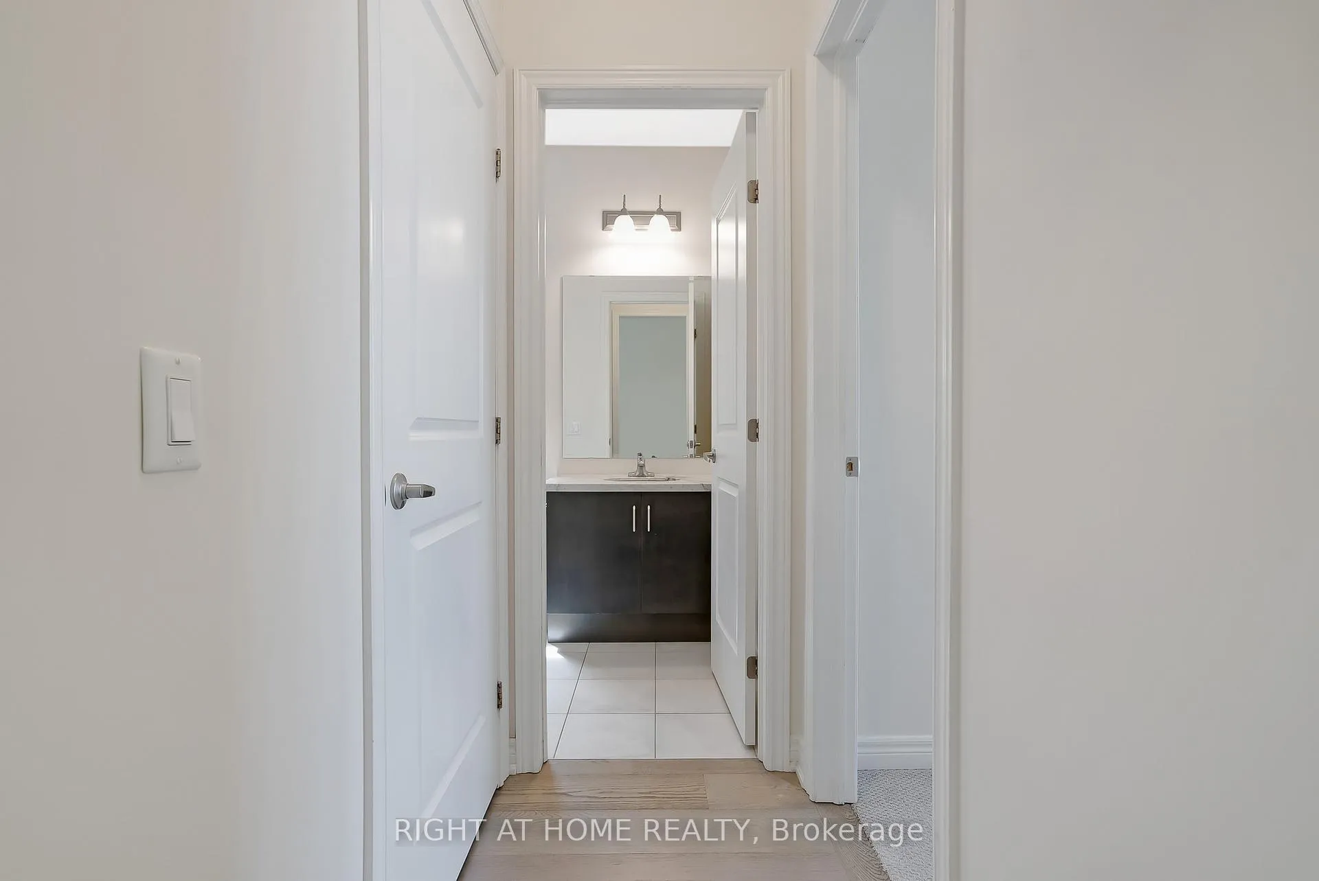 Photo 29 of 19 Robarts Drive, Hamilton, Ancaster — HOMEH