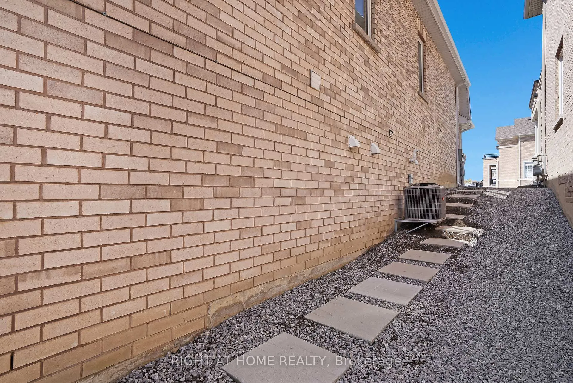 Photo 36 of 19 Robarts Drive, Hamilton, Ancaster — HOMEH