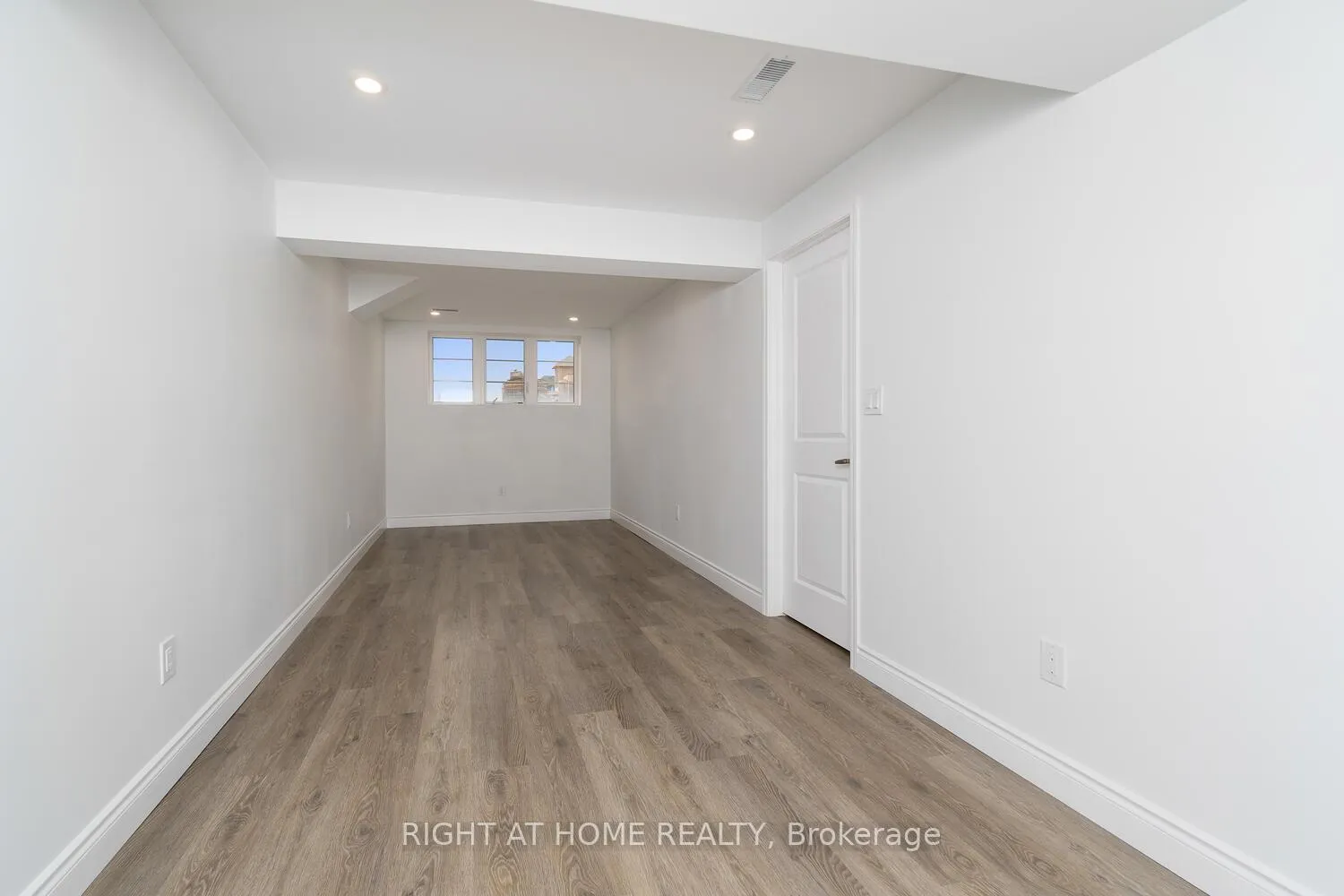 Photo 46 of 19 Robarts Drive, Hamilton, Ancaster — HOMEH