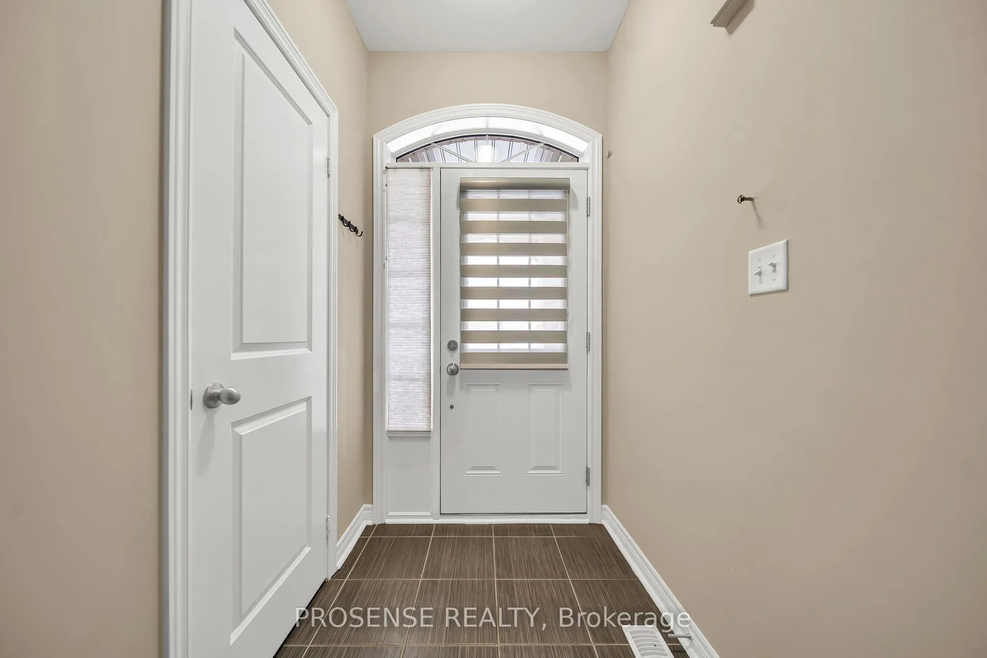 Photo 4 of 148 Finegan Circle, Brampton, Northwest Brampton — HOMEH