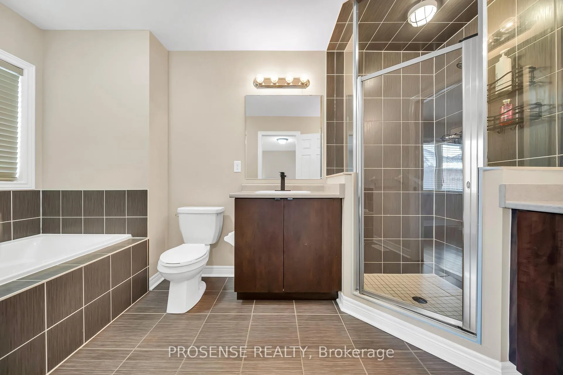 Photo 21 of 148 Finegan Circle, Brampton, Northwest Brampton — HOMEH