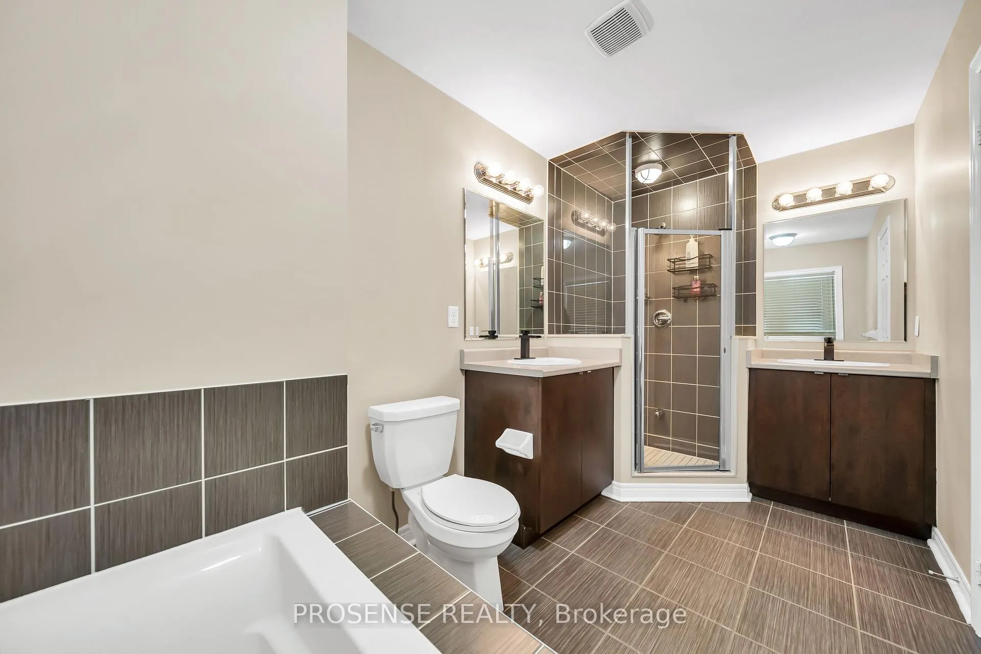 Photo 23 of 148 Finegan Circle, Brampton, Northwest Brampton — HOMEH