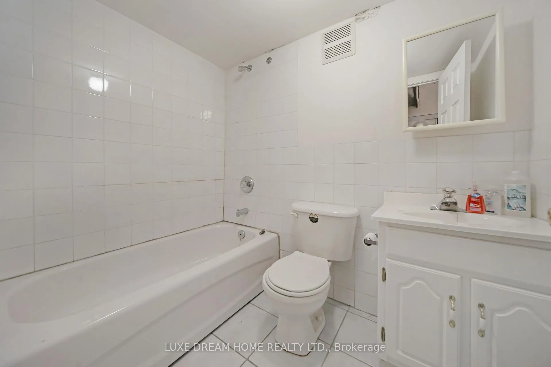 Photo 13 of 844 Dundas Street W, Toronto, Trinity-Bellwoods — HOMEH