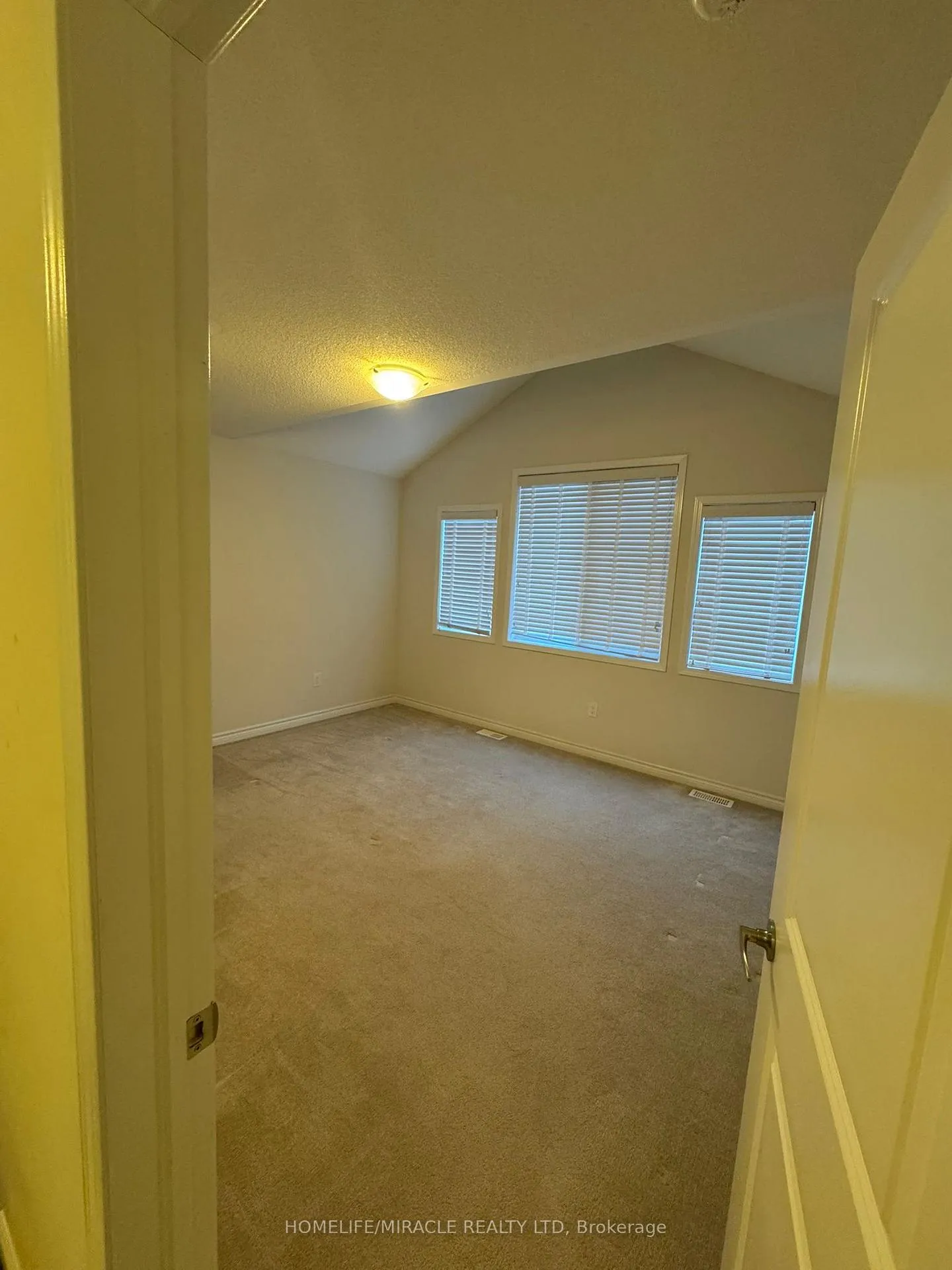 Photo 7 of 126 Robert Parkinson Drive, Brampton, Northwest Brampton — HOMEH