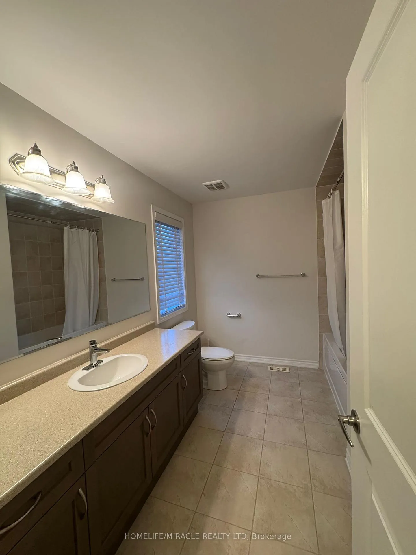 Photo 11 of 126 Robert Parkinson Drive, Brampton, Northwest Brampton — HOMEH