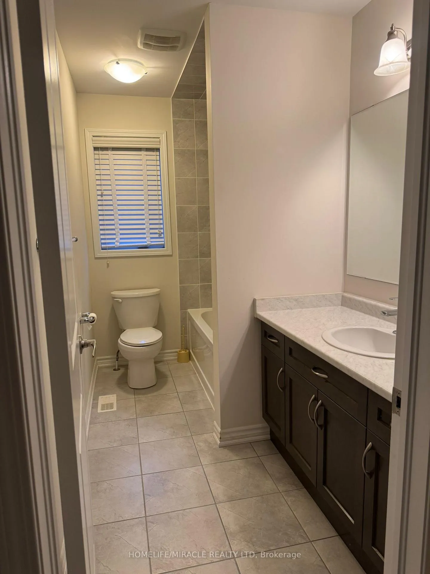 Photo 13 of 126 Robert Parkinson Drive, Brampton, Northwest Brampton — HOMEH