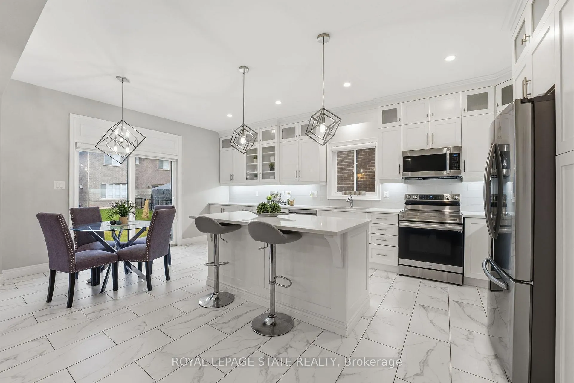 Photo 3 of 29 Roselawn Avenue, Hamilton, Ancaster — HOMEH