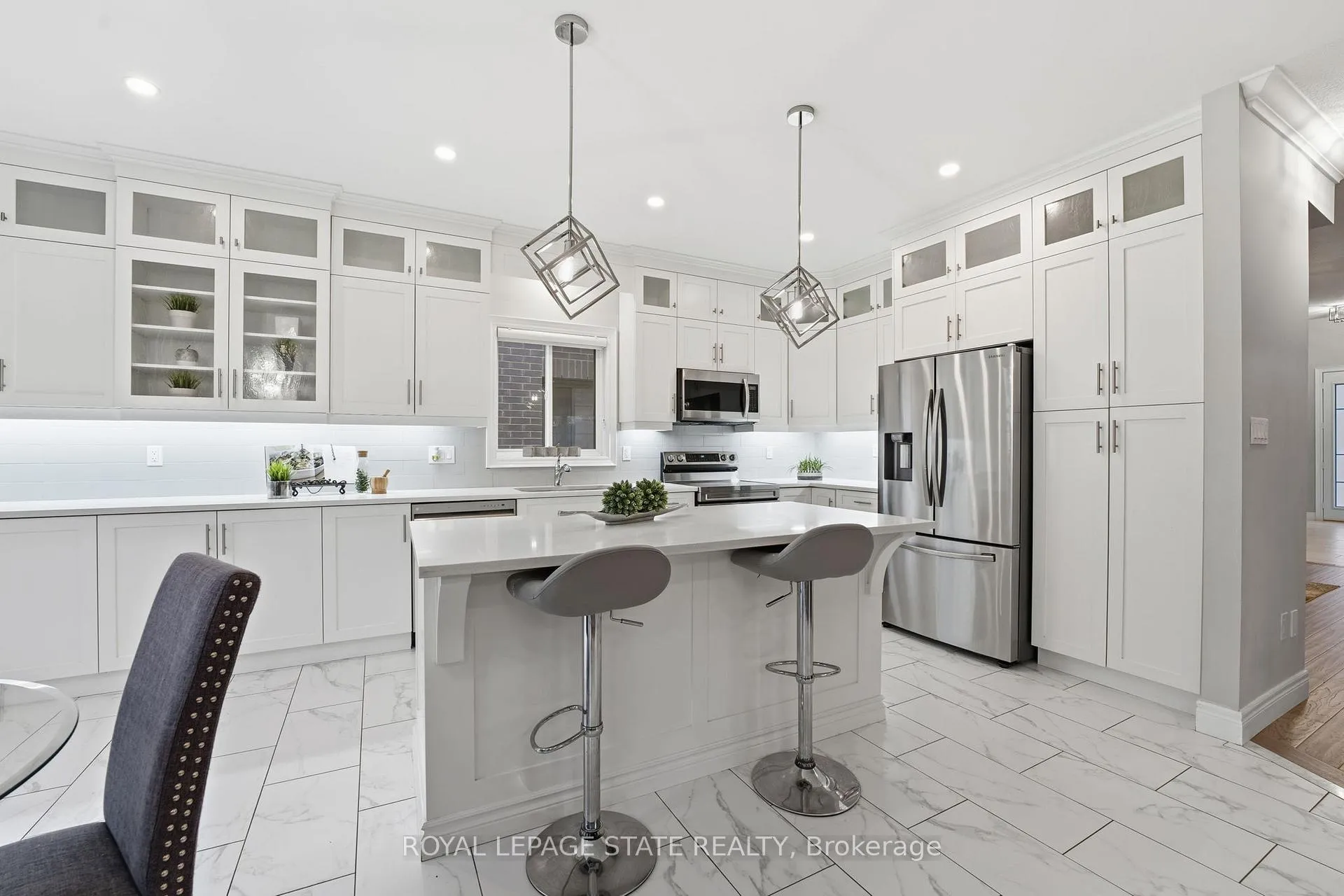 Photo 4 of 29 Roselawn Avenue, Hamilton, Ancaster — HOMEH