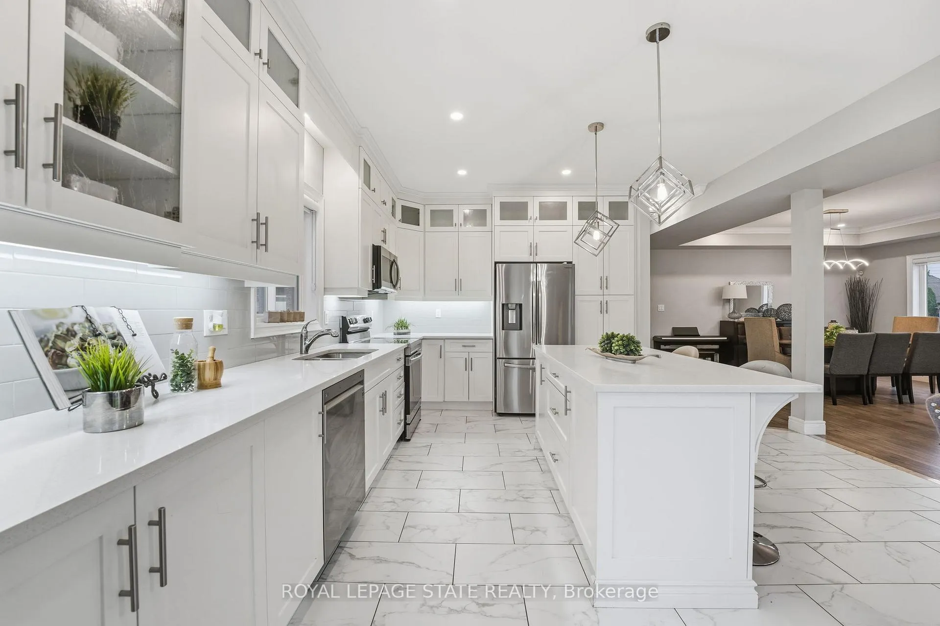 Photo 5 of 29 Roselawn Avenue, Hamilton, Ancaster — HOMEH
