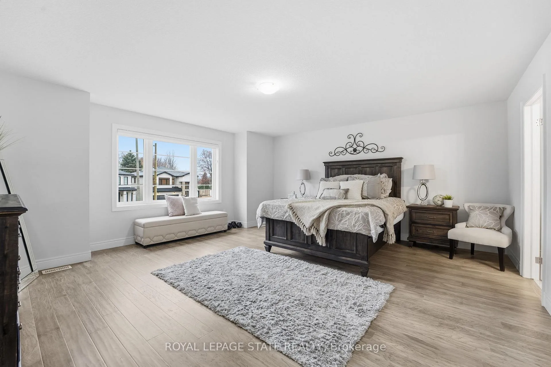 Photo 10 of 29 Roselawn Avenue, Hamilton, Ancaster — HOMEH
