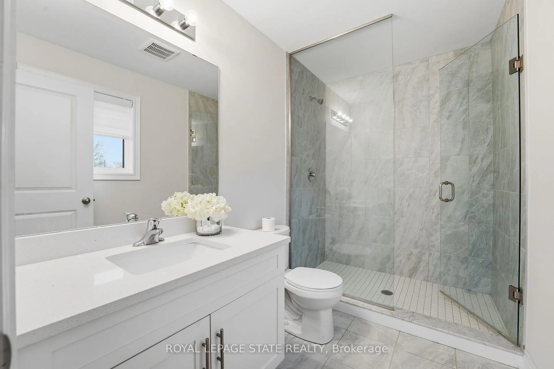 Photo 14 of 29 Roselawn Avenue, Hamilton, Ancaster — HOMEH