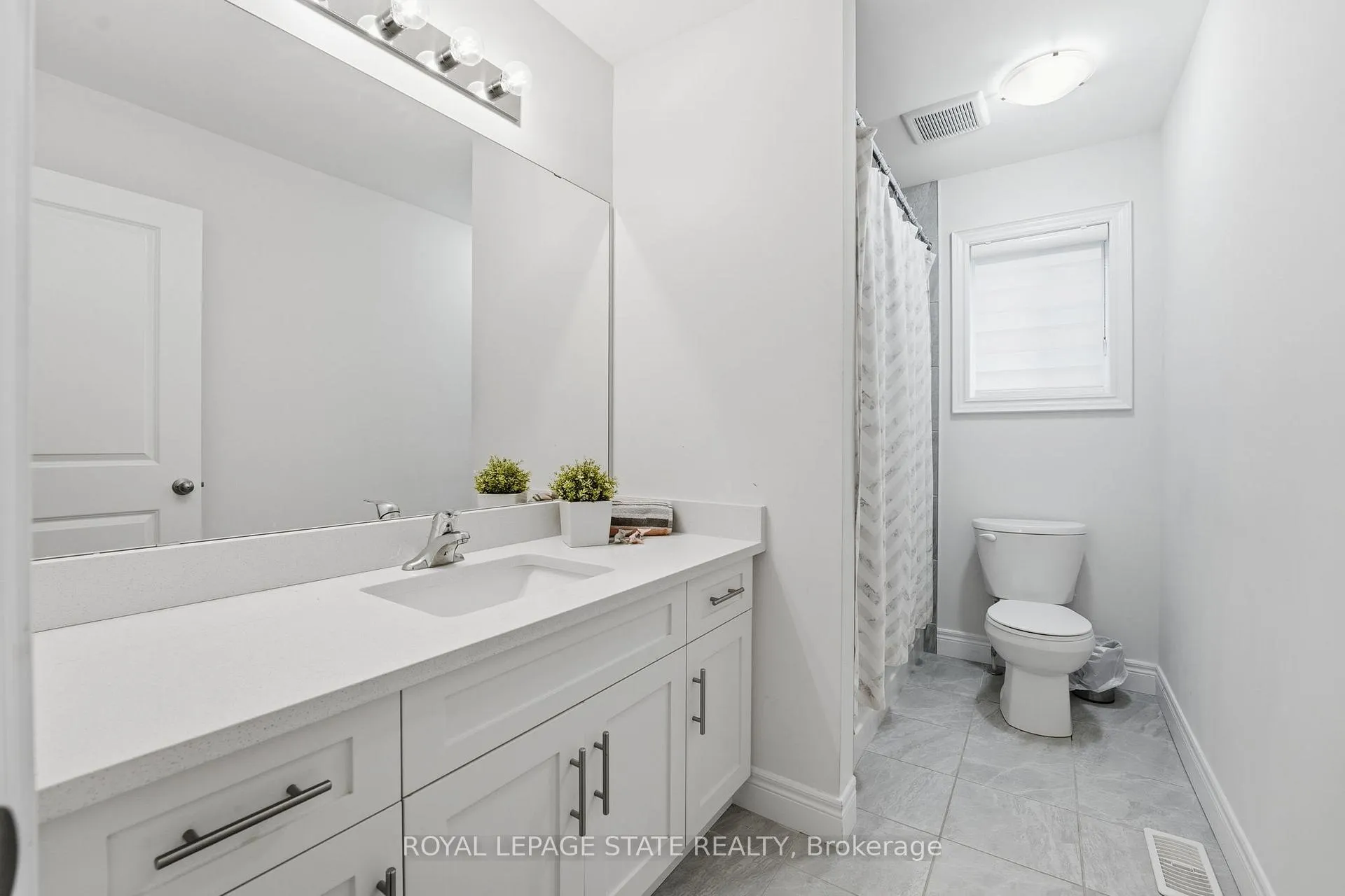 Photo 15 of 29 Roselawn Avenue, Hamilton, Ancaster — HOMEH