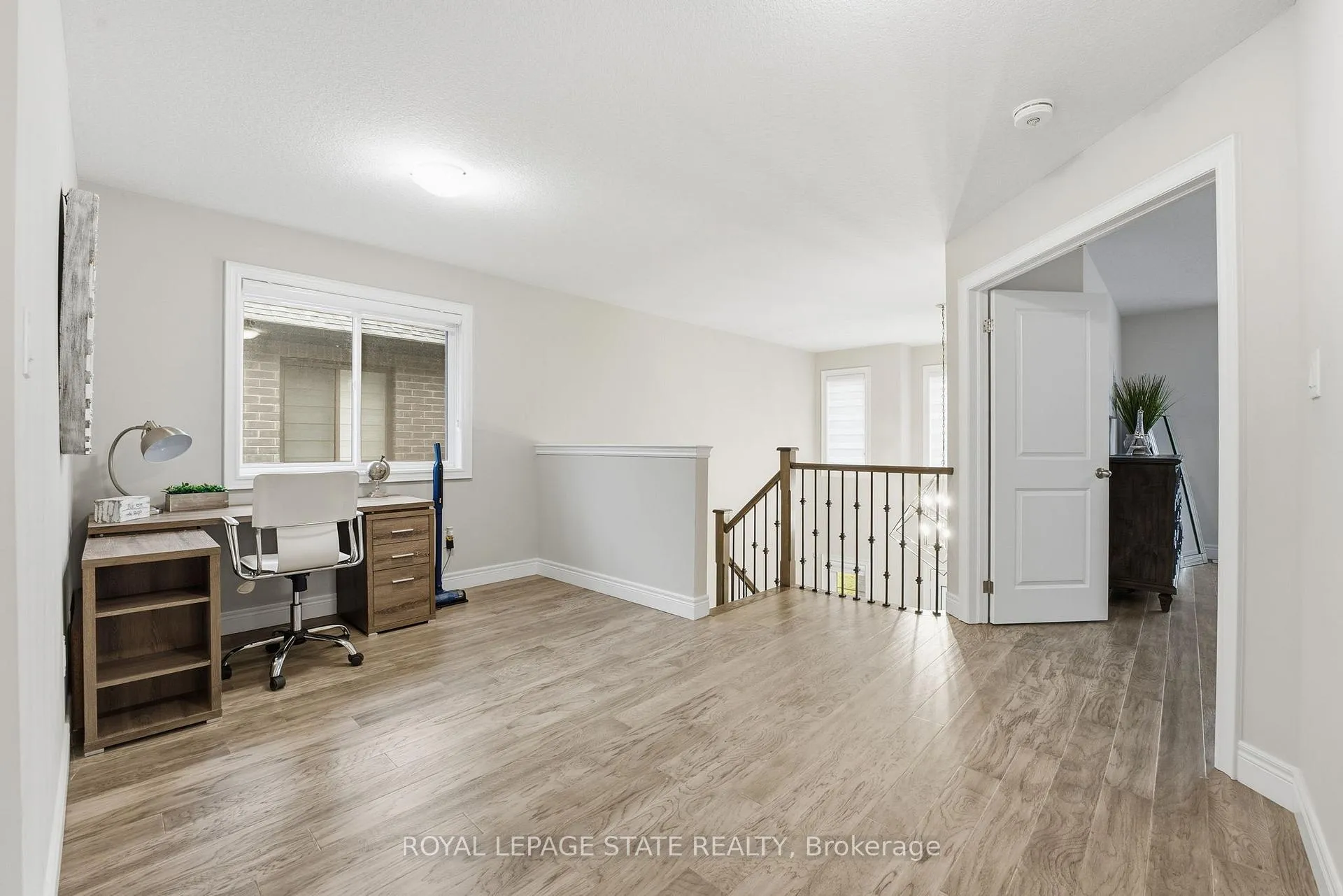 Photo 17 of 29 Roselawn Avenue, Hamilton, Ancaster — HOMEH