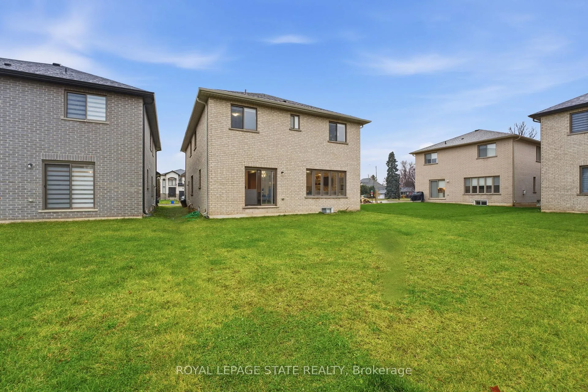 Photo 25 of 29 Roselawn Avenue, Hamilton, Ancaster — HOMEH