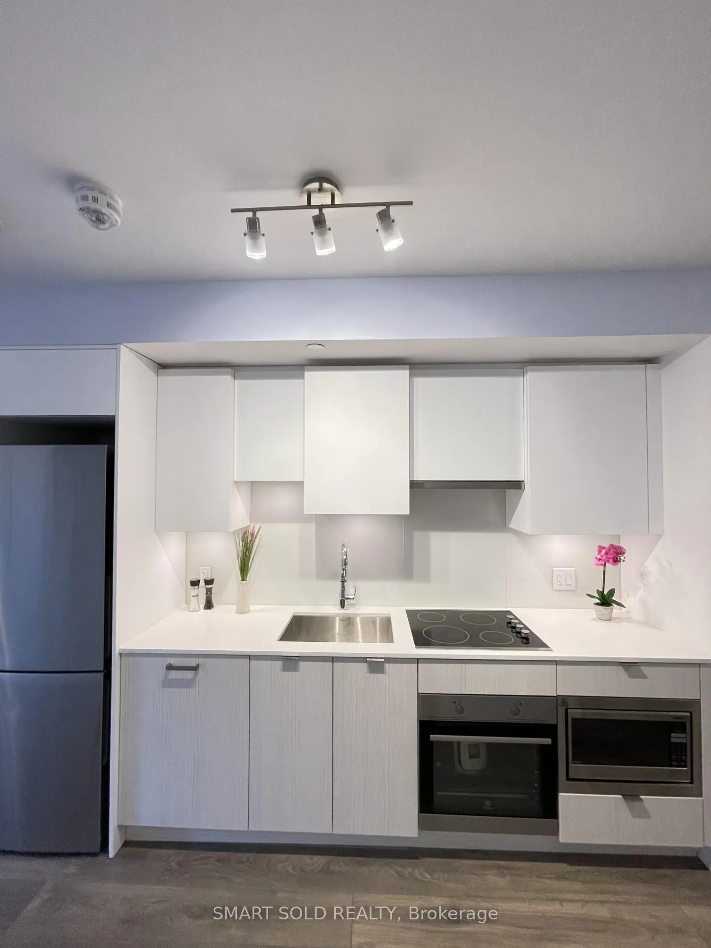 Photo 5 of Unit 1713, 195 Redpath Avenue, Toronto, Mount Pleasant West — HOMEH