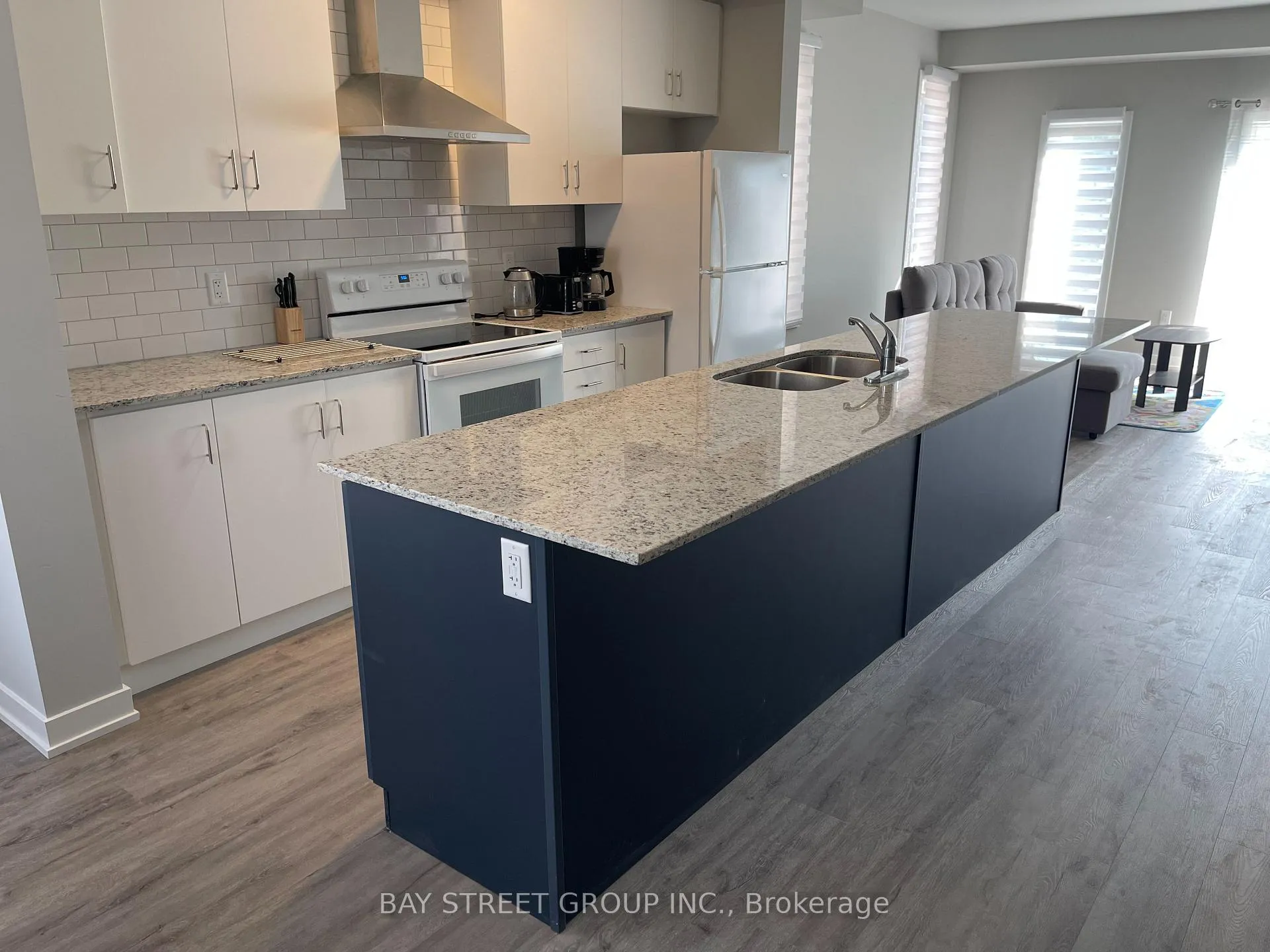 Photo 3 of 38 Winters Crescent, Collingwood — HOMEH