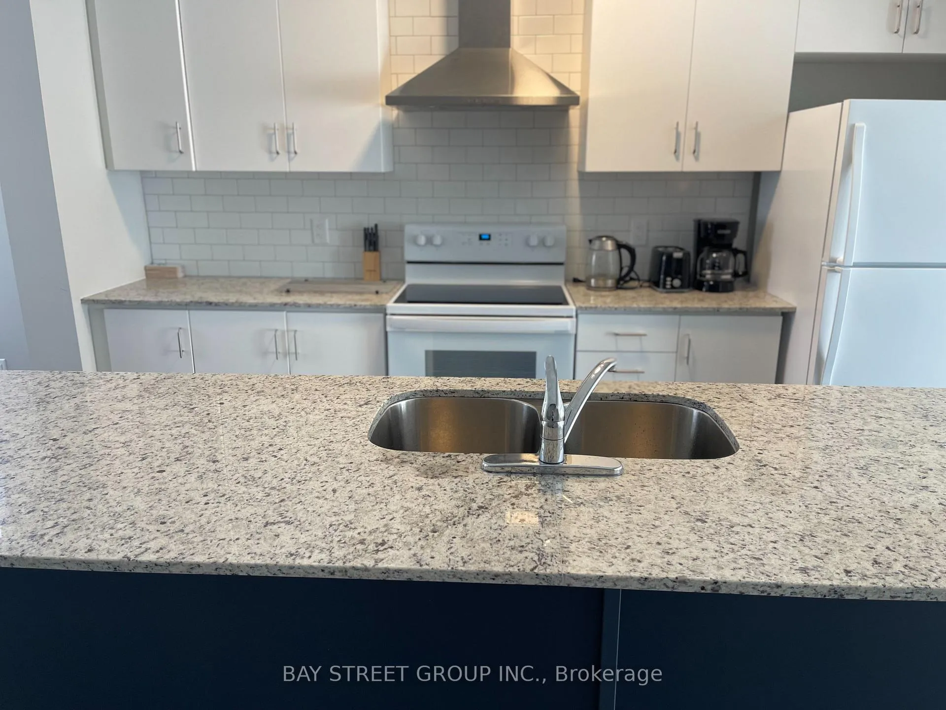 Photo 4 of 38 Winters Crescent, Collingwood — HOMEH