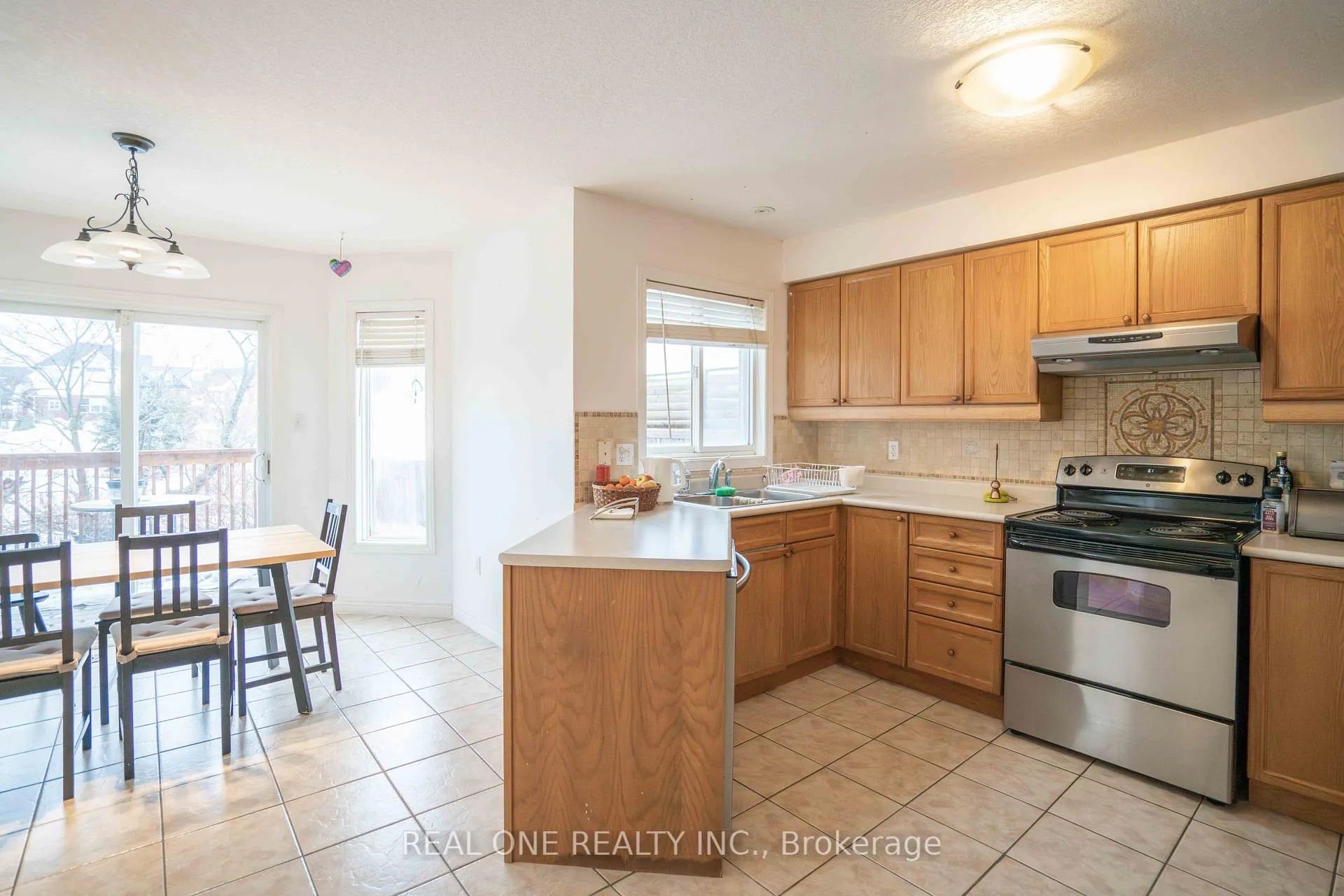 Photo 8 of 744 Brandenburg Boulevard, Waterloo, Clair Hills — HOMEH