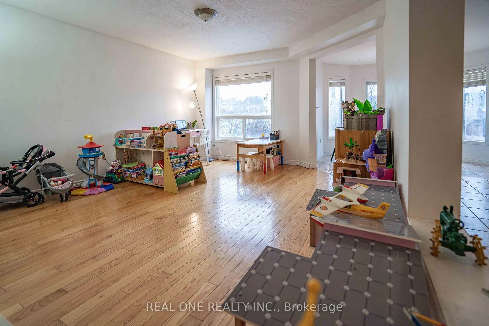 Photo 11 of 744 Brandenburg Boulevard, Waterloo, Clair Hills — HOMEH